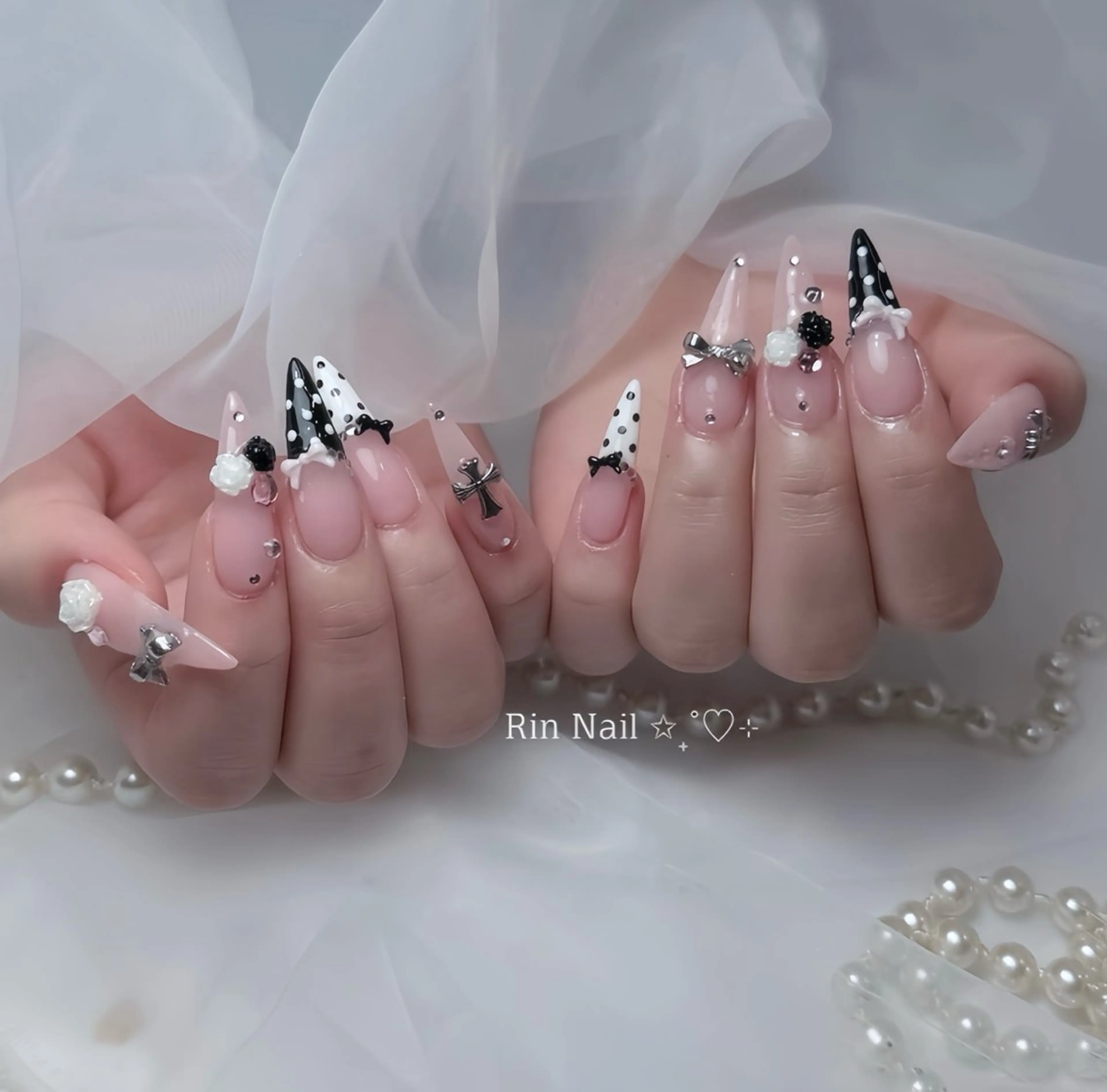 ネイル アートネイル チークネイル ジェルネイル ロングネイル マグネットネイル ハンドネイル Rin Nail 新大久保店のネイルデザイン