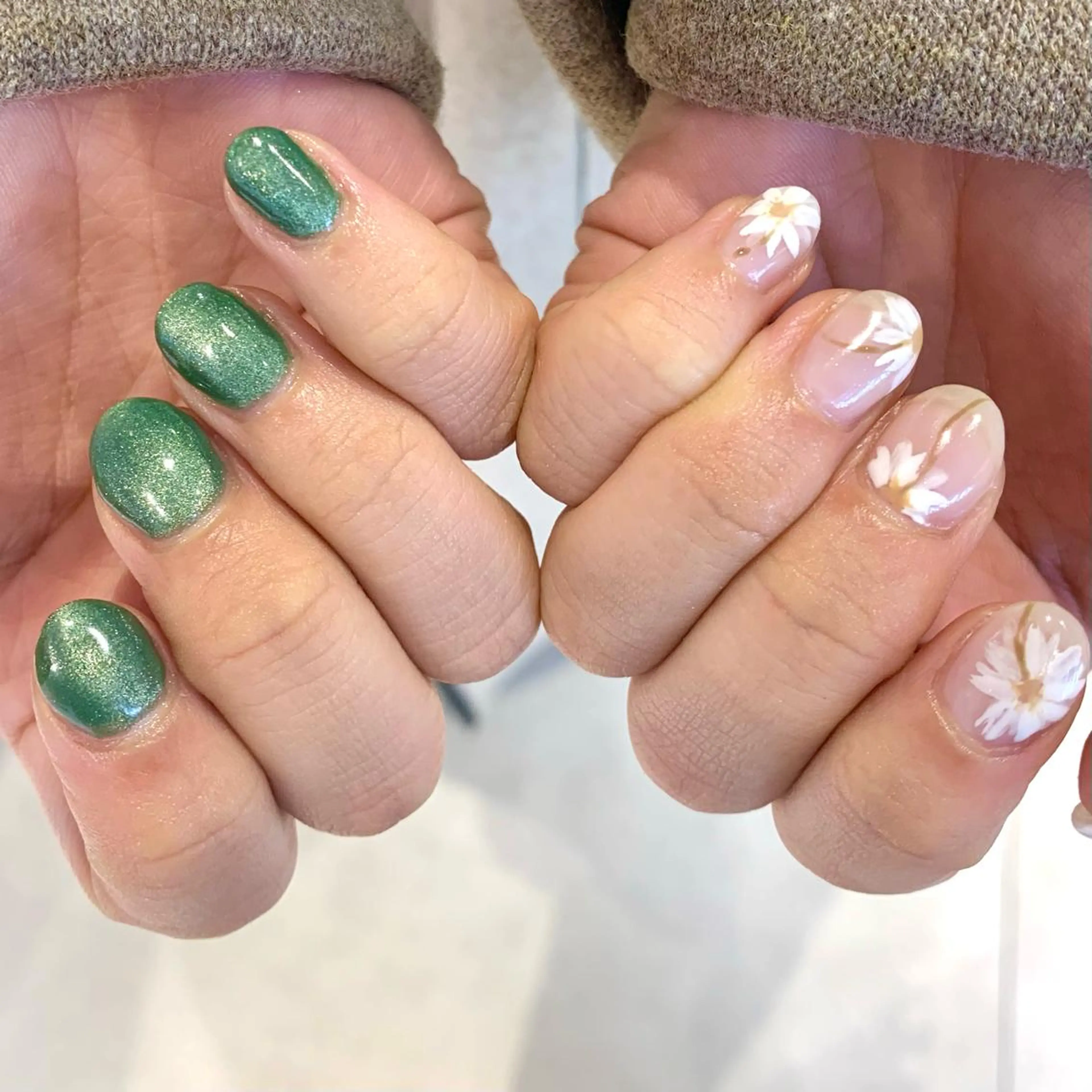 ネイル グリーン マグネットネイル ハンドネイル Kureha/ネイル トレンドヘアのネイルデザイン