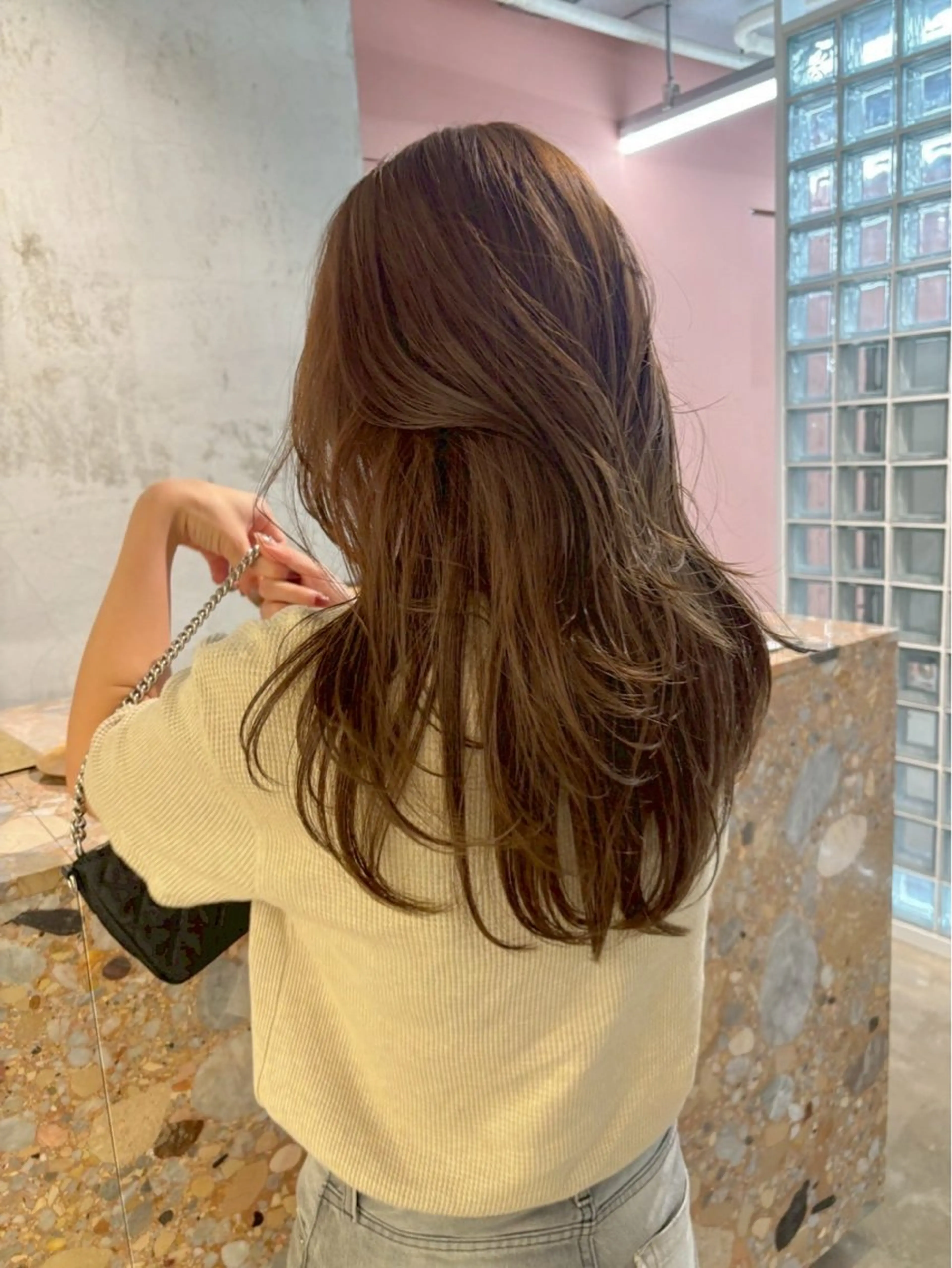 ミディアム om's poka 伊藤百花のヘアスタイル