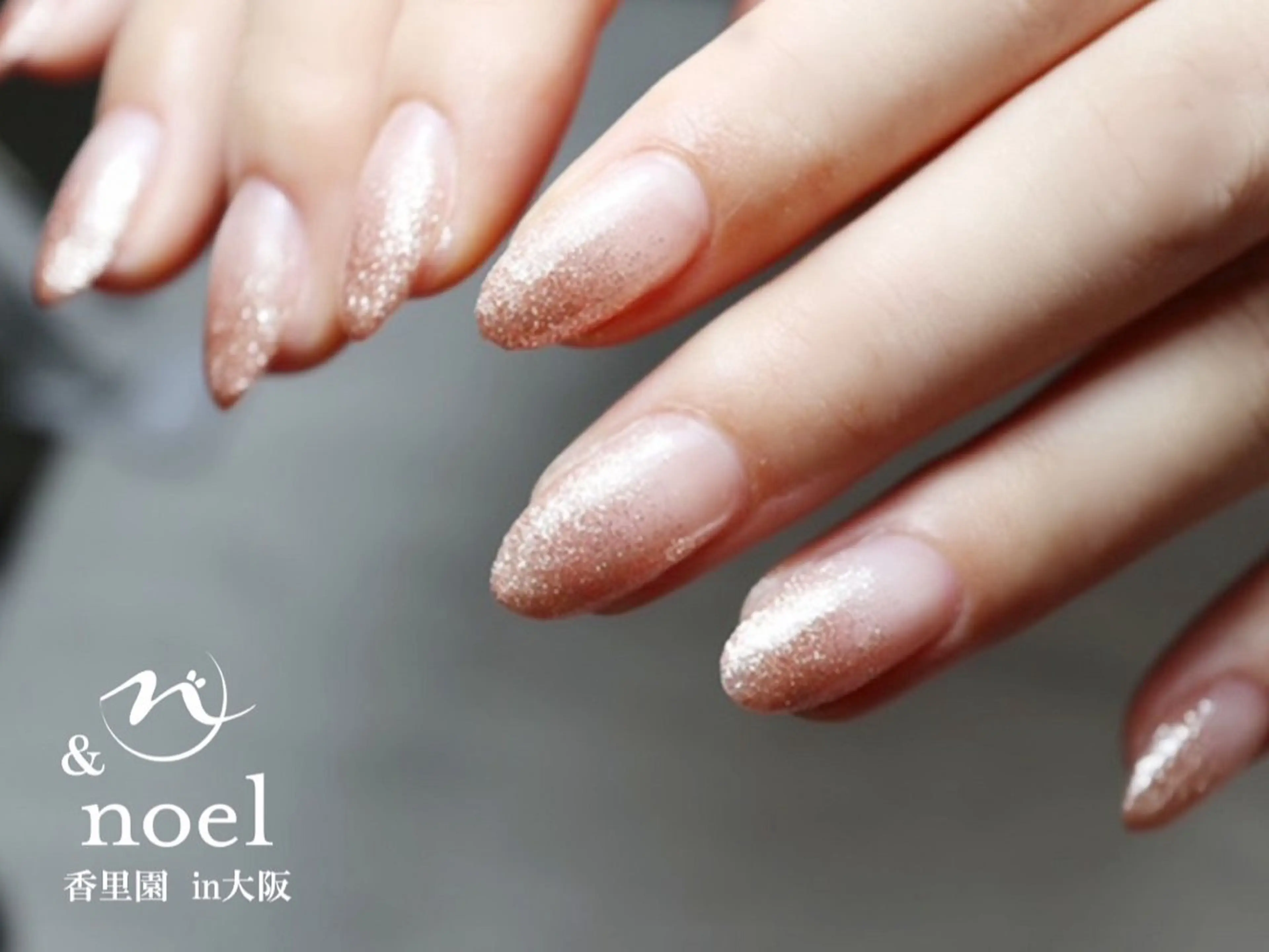 ネイル ゴールド グラデーション ピンク Nailsalon Noël所属・Nailsalon ＆Noelのネイルデザイン
