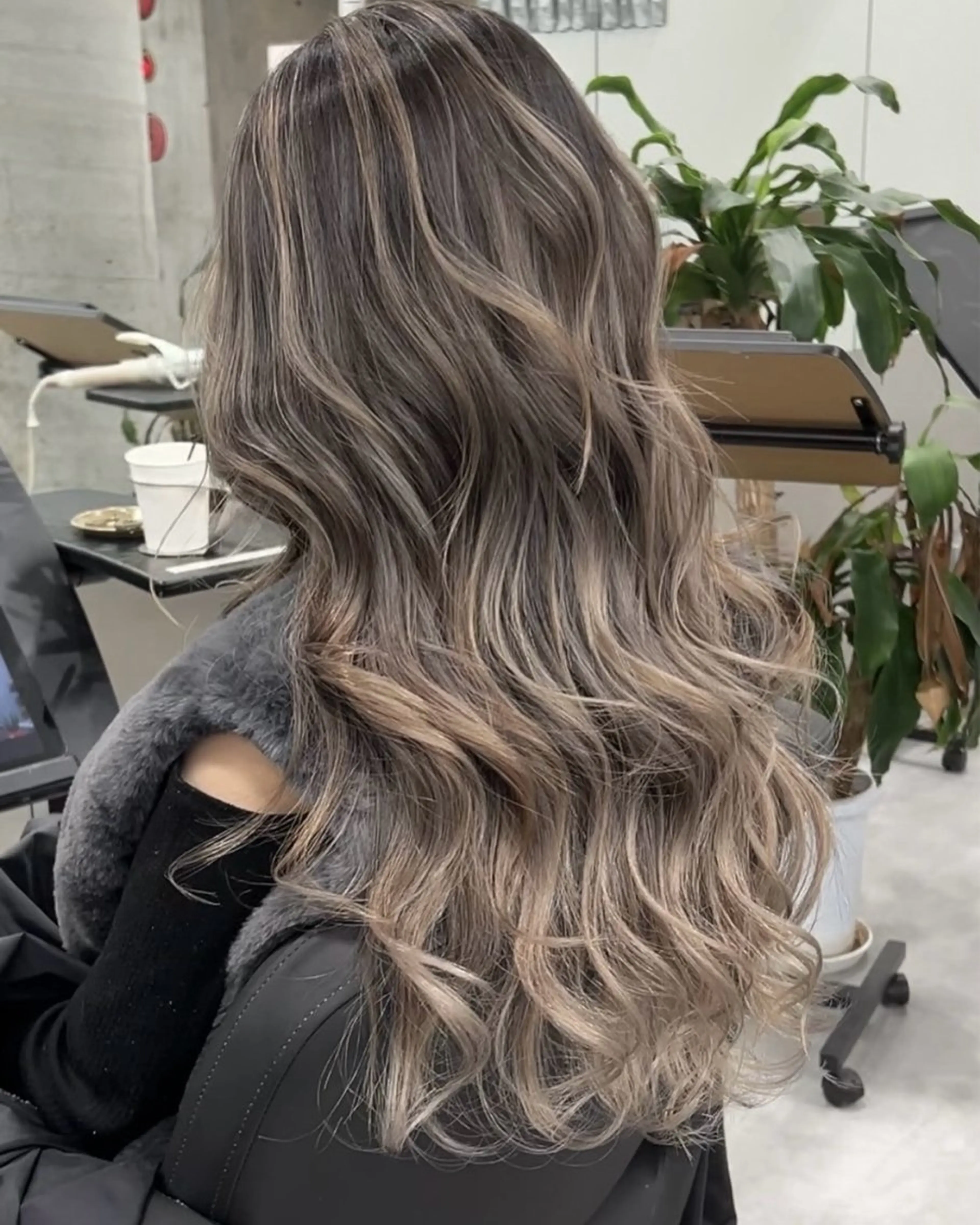 ロング カラー バレイヤージュ レイヤーカット ヘアカラー トリートメント welring hair salonのヘアスタイル