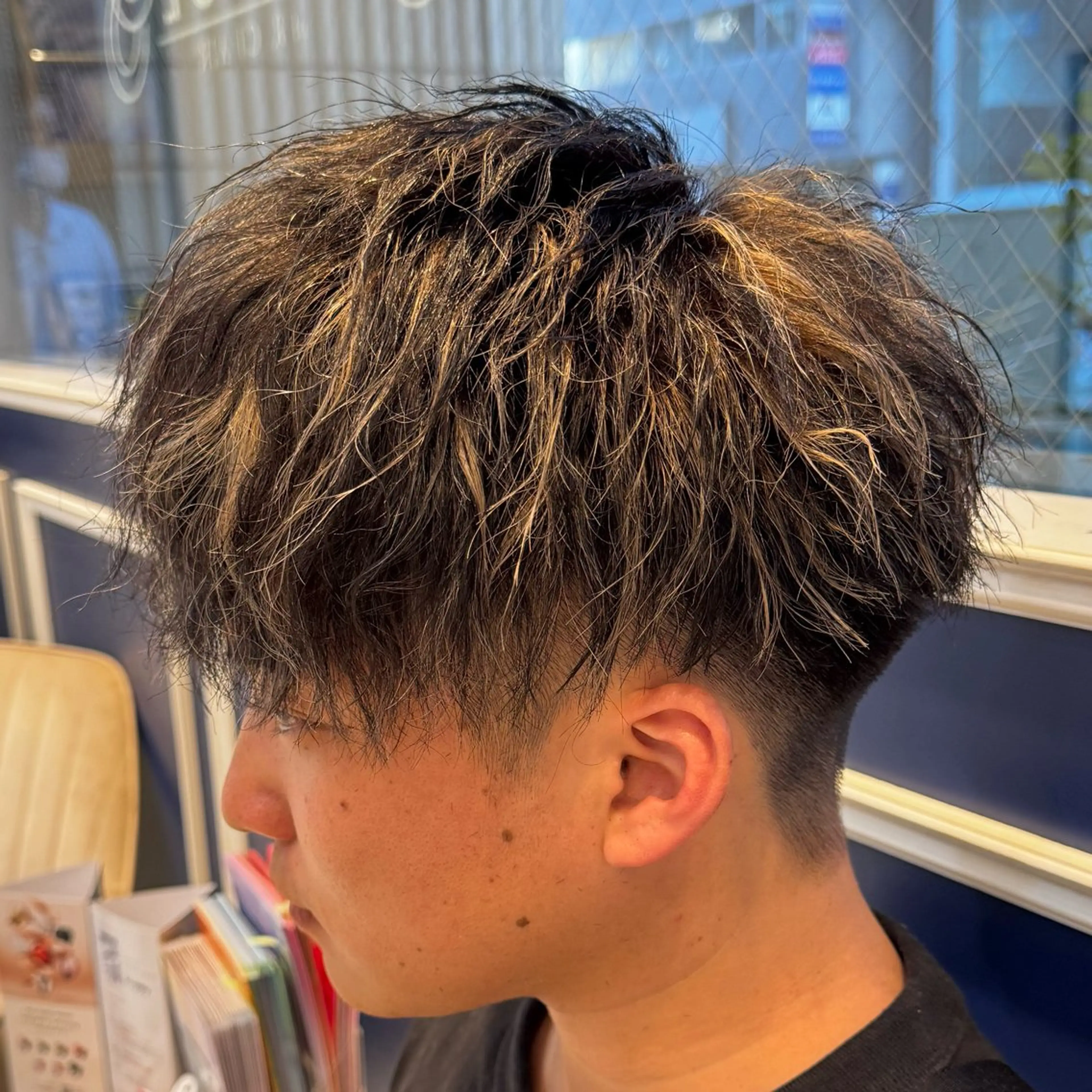 ショート カラー メンズ メンズハイライト ハイライトカラー ハイライト カット ヘアカラー 吉田 新平のヘアスタイル