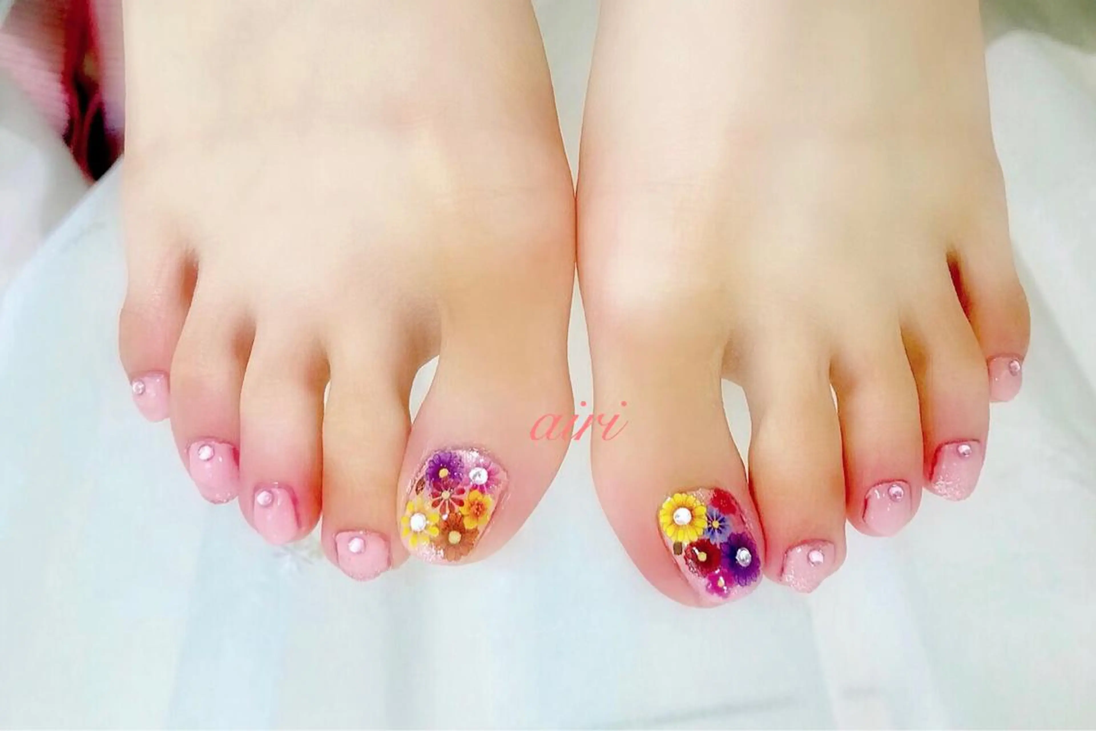 ネイル フットネイル ジェルネイル ストーンネイル 本通り店 ビーナスフォートのマツエク・マツパデザイン