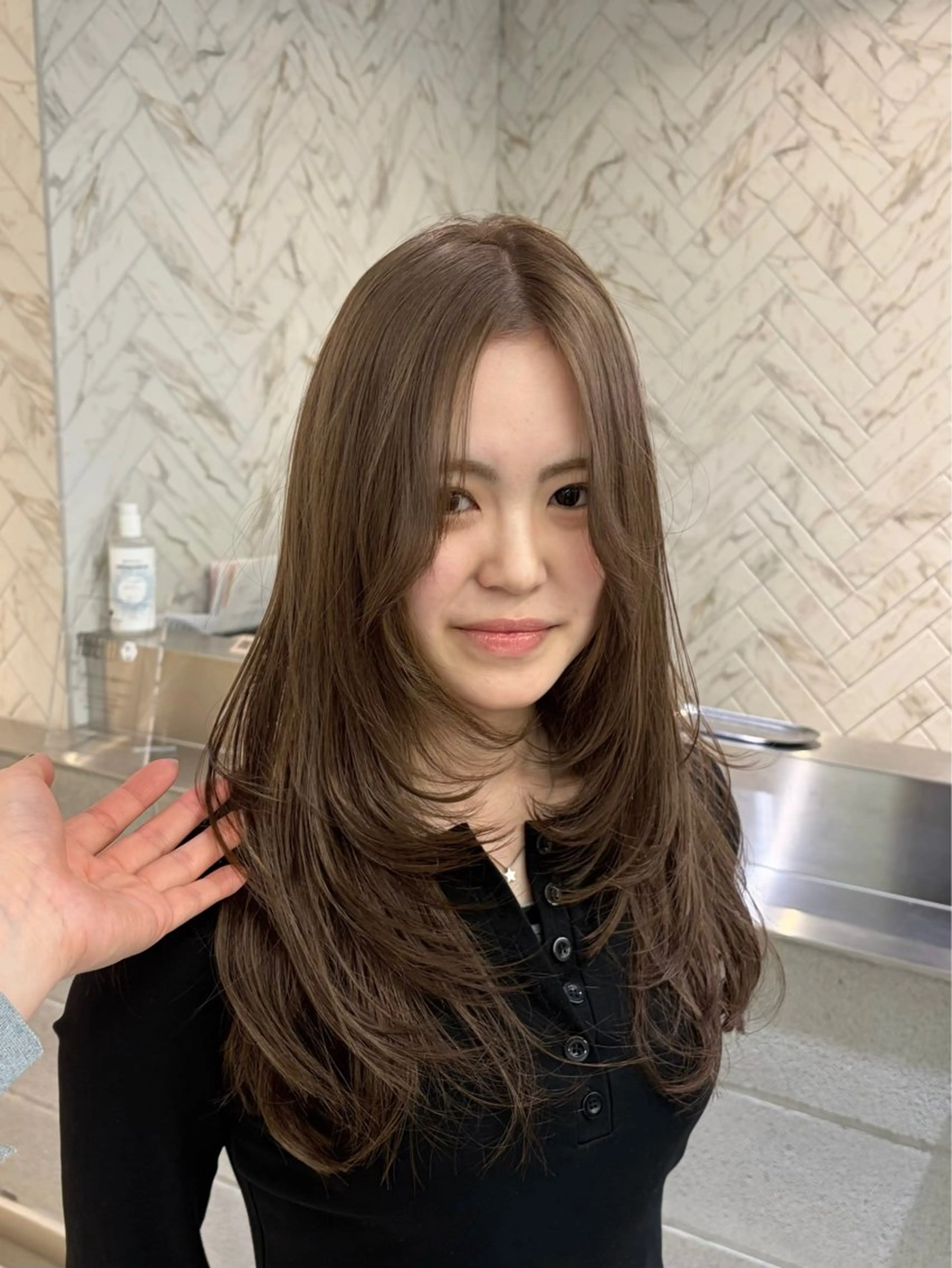 ロング カラー ブリーチ ブリーチなしカラー レイヤーカット カット ヘアカラー トリートメント EIGHT ／SHU🩶のヘアスタイル