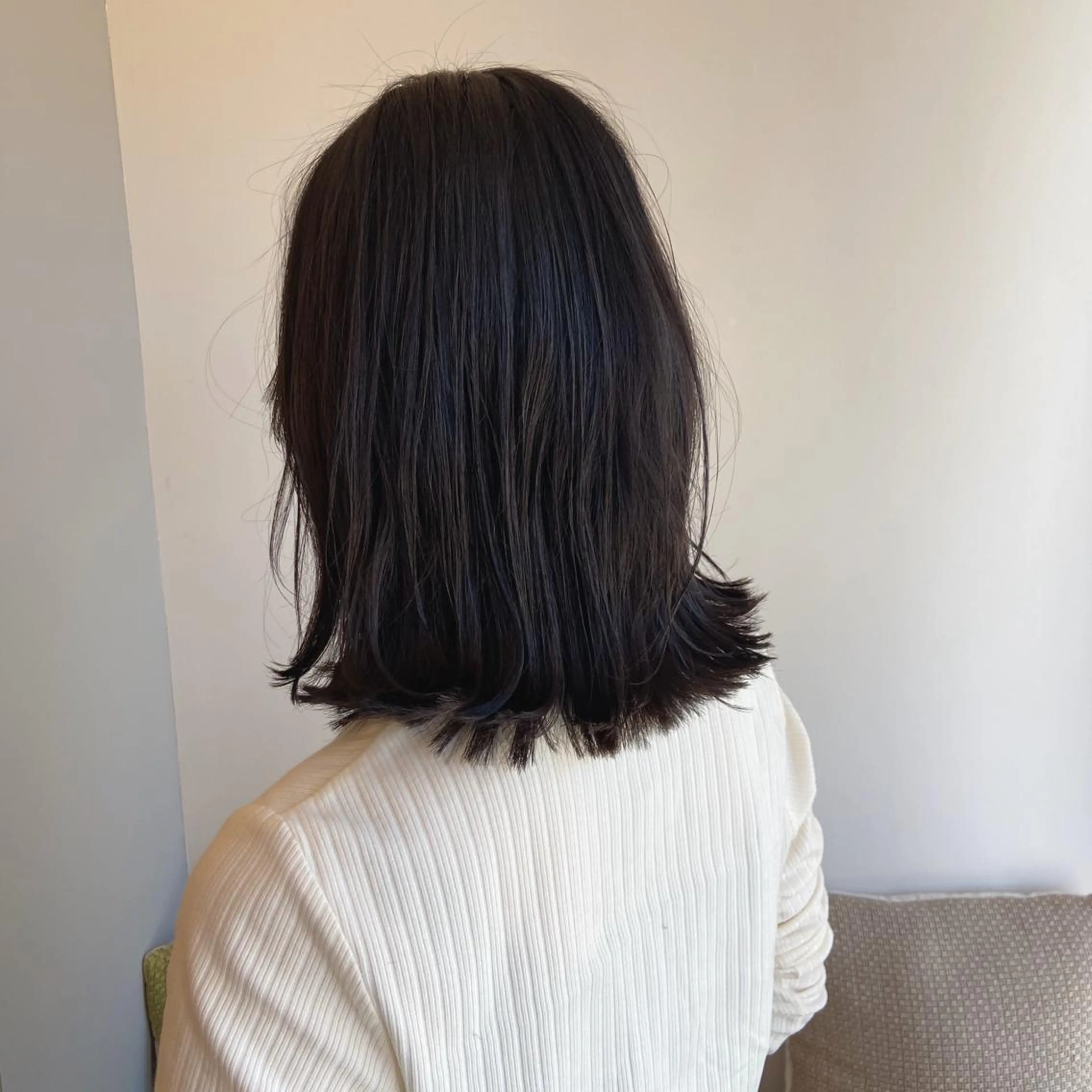 ミディアム 外ハネヘア 峯 志帆のヘアスタイル