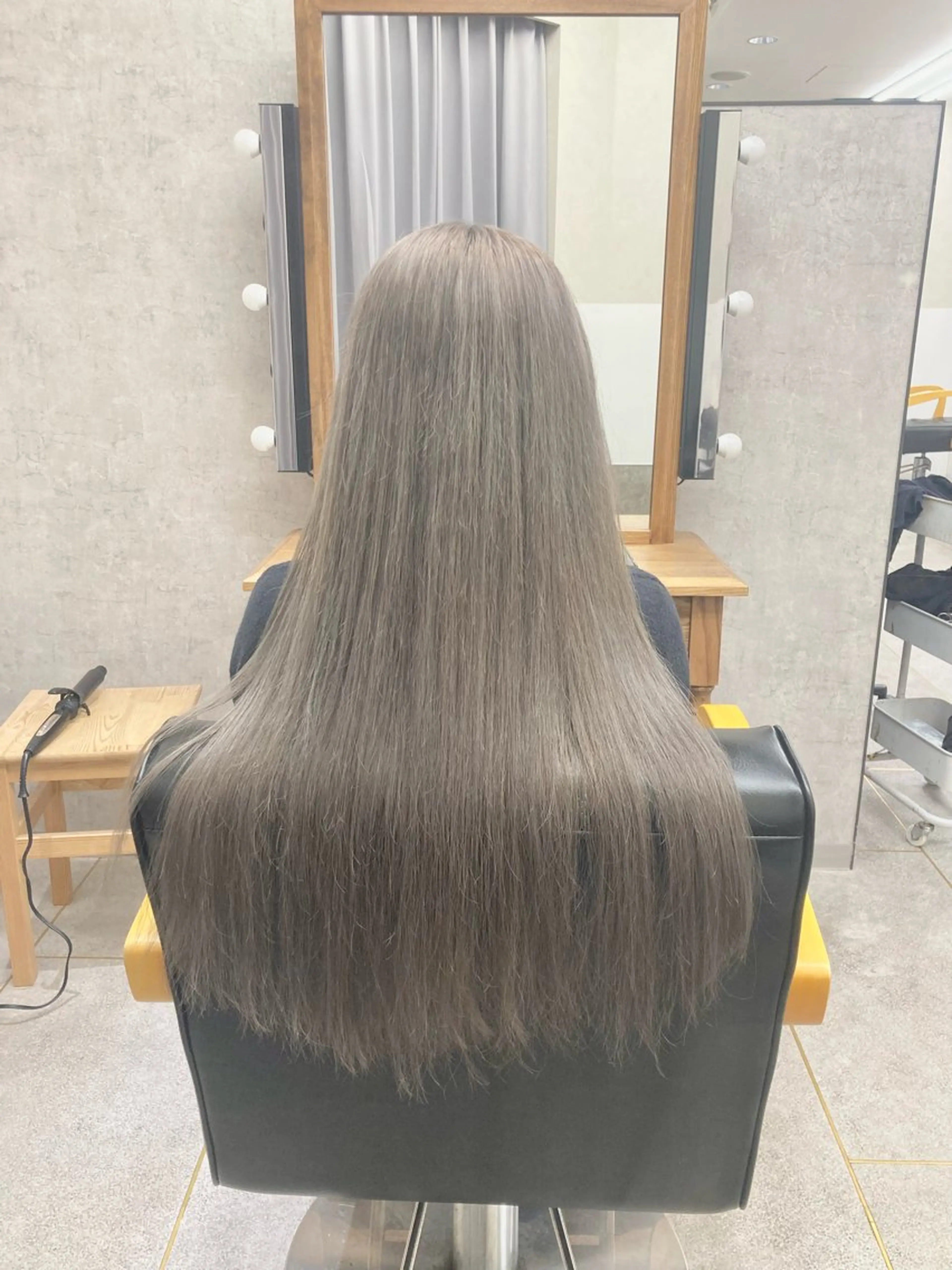 ロング カラー ハイトーンカラー たつや/ハイトーン/ バレイヤージュ/寒色のヘアスタイル