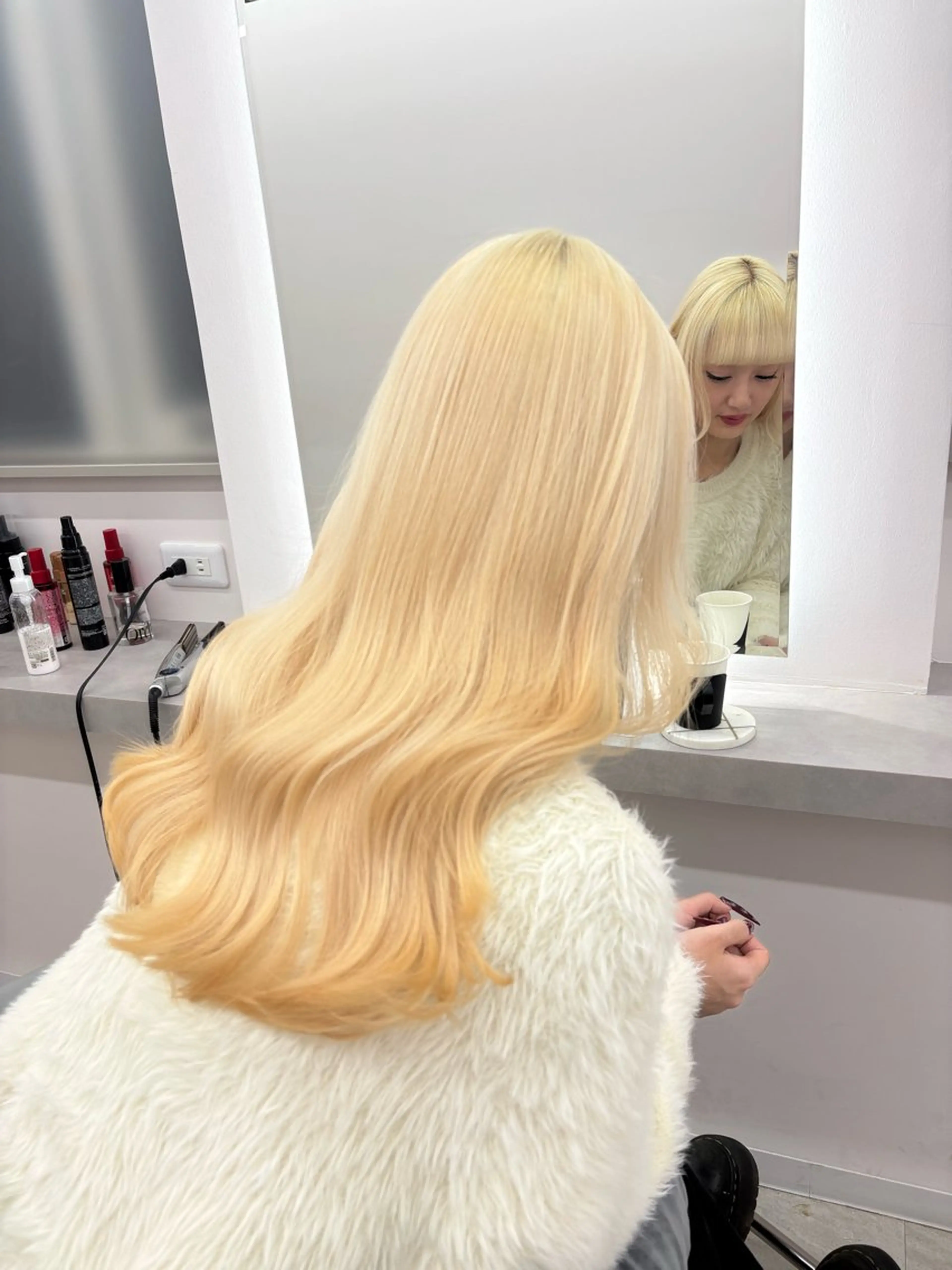 ロング カラー ブリーチ 抜きっぱなしブロンド ブロンド ハイトーンカラー 心斎橋/透明感カラー / ミサキのヘアスタイル