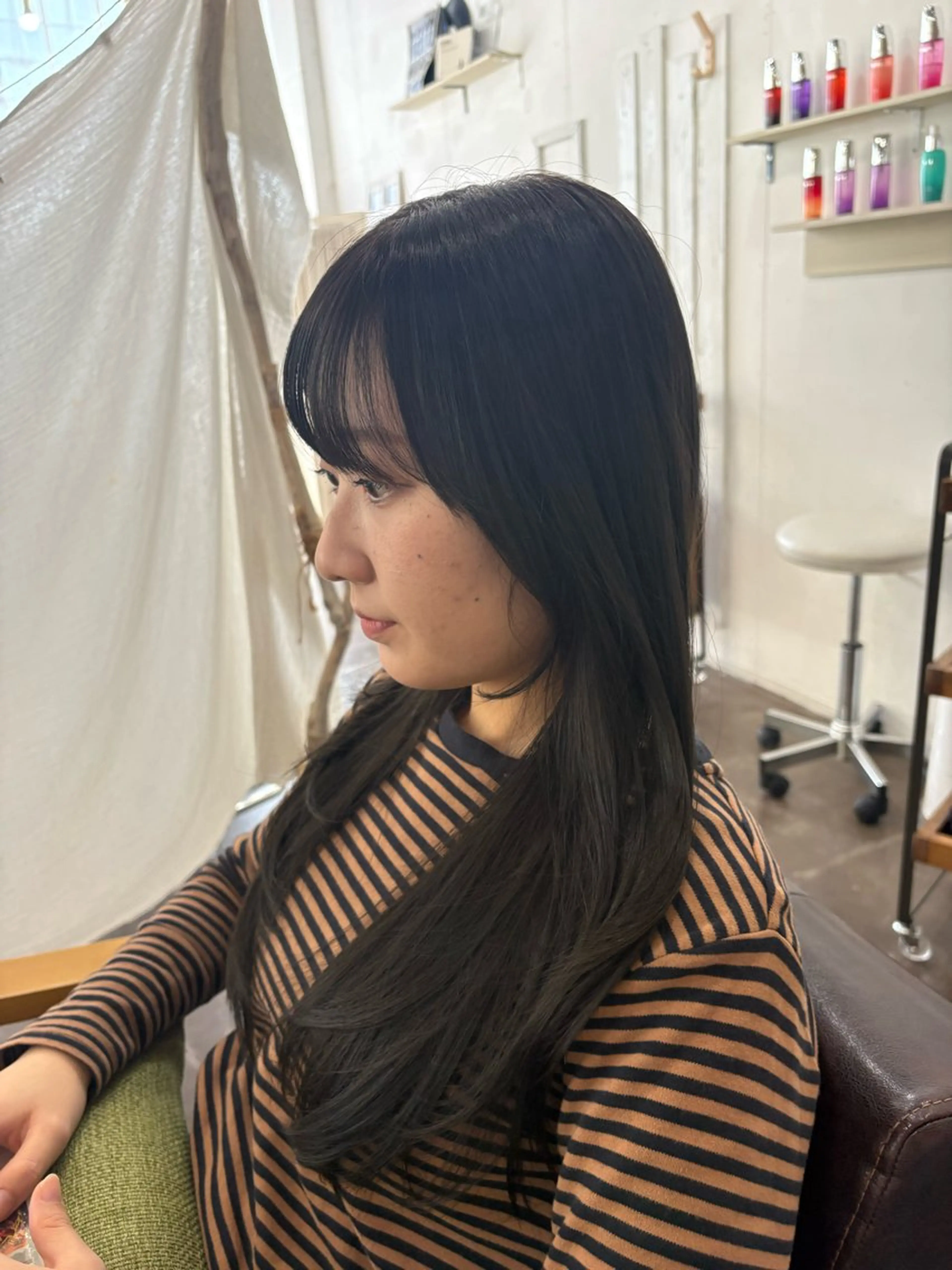 ロング カラー 透明感カラー ダークグレー ダークグレージュ グレージュ ヘアカラー 透明感艶カラー SALTOすずのヘアスタイル