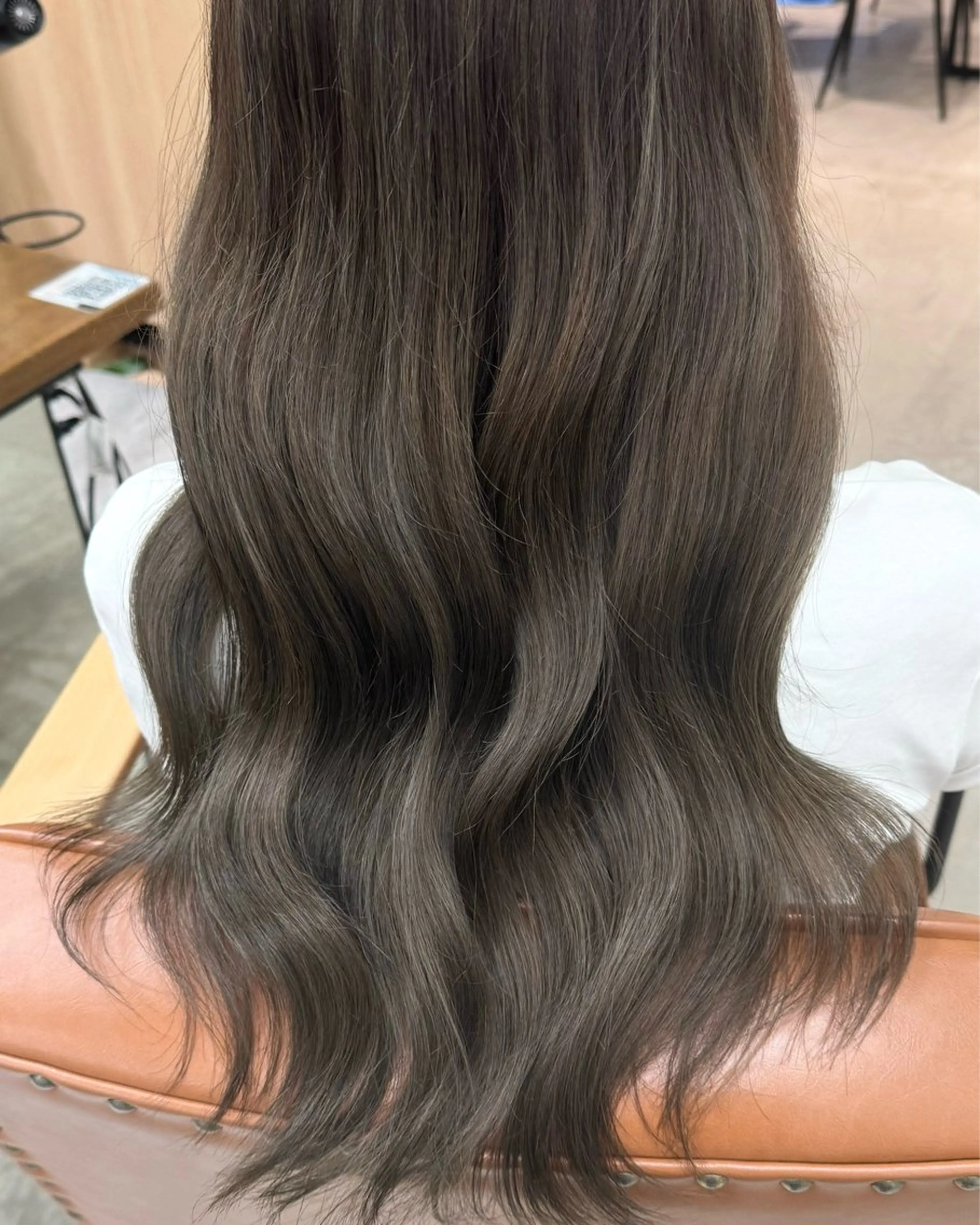 ミディアム i.GINZA所属・ハイトーン/透明感 カラー/レイヤーのヘアスタイル