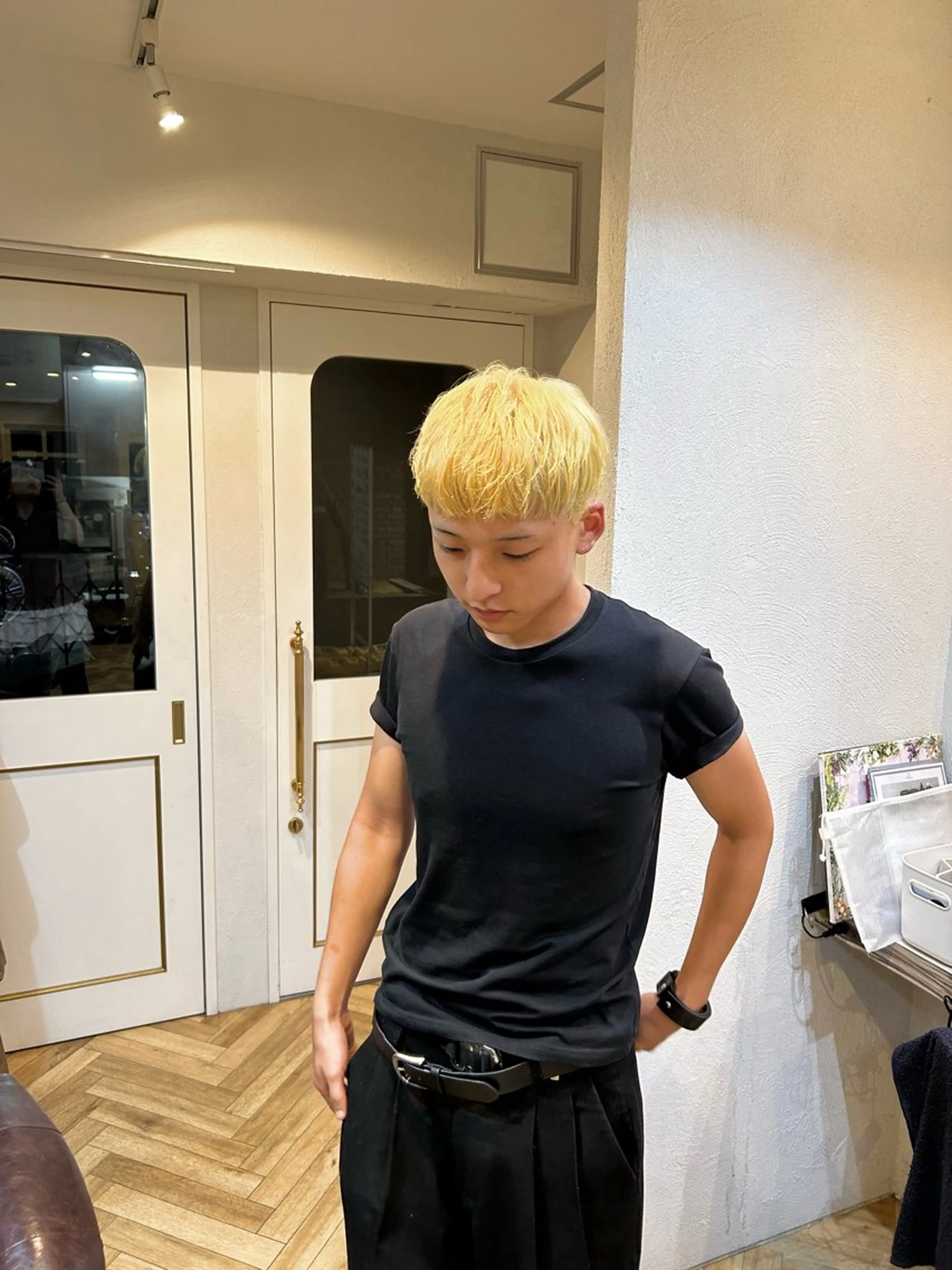 ショート カラー メンズ メンズブリーチ ブリーチ 抜きっぱなしブロンド 井上 夏乃葉のヘアスタイル