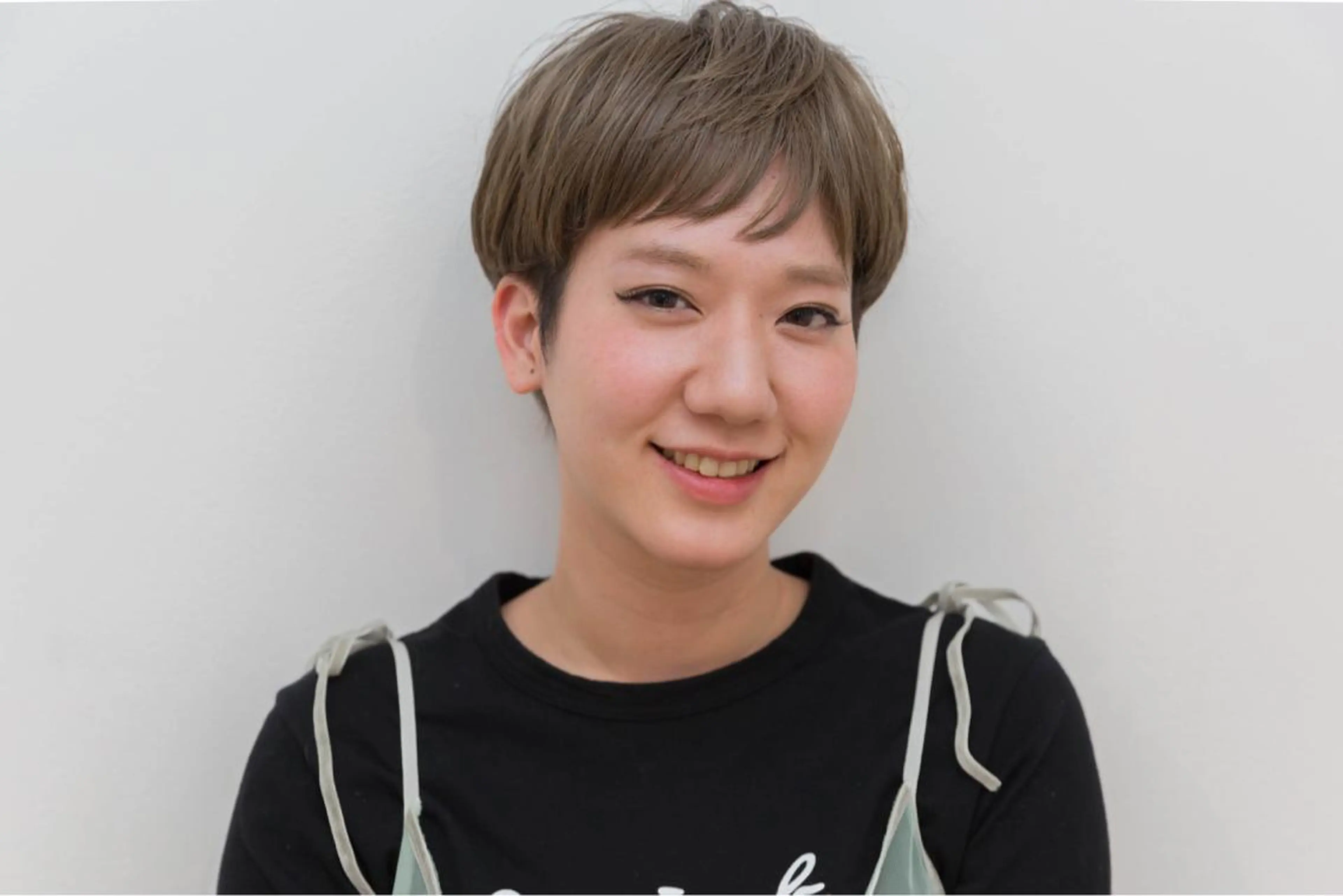 ショート カラー ツジガキ ユウスケのヘアスタイル