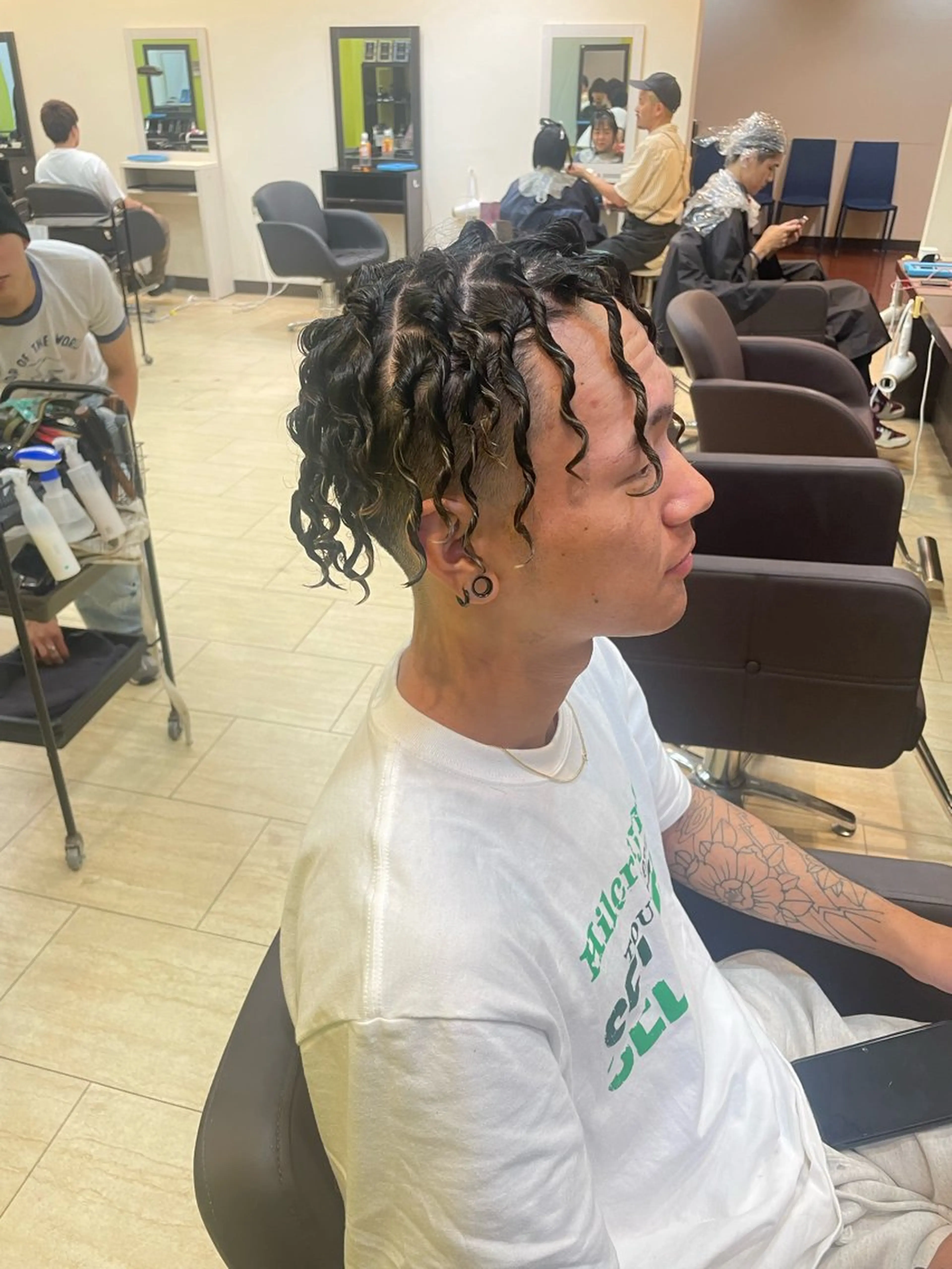 ミディアム パーマ メンズ ミディアムパーマ メンズパーマ 限定クーポン 💕大量更新ブリーチのヘアスタイル
