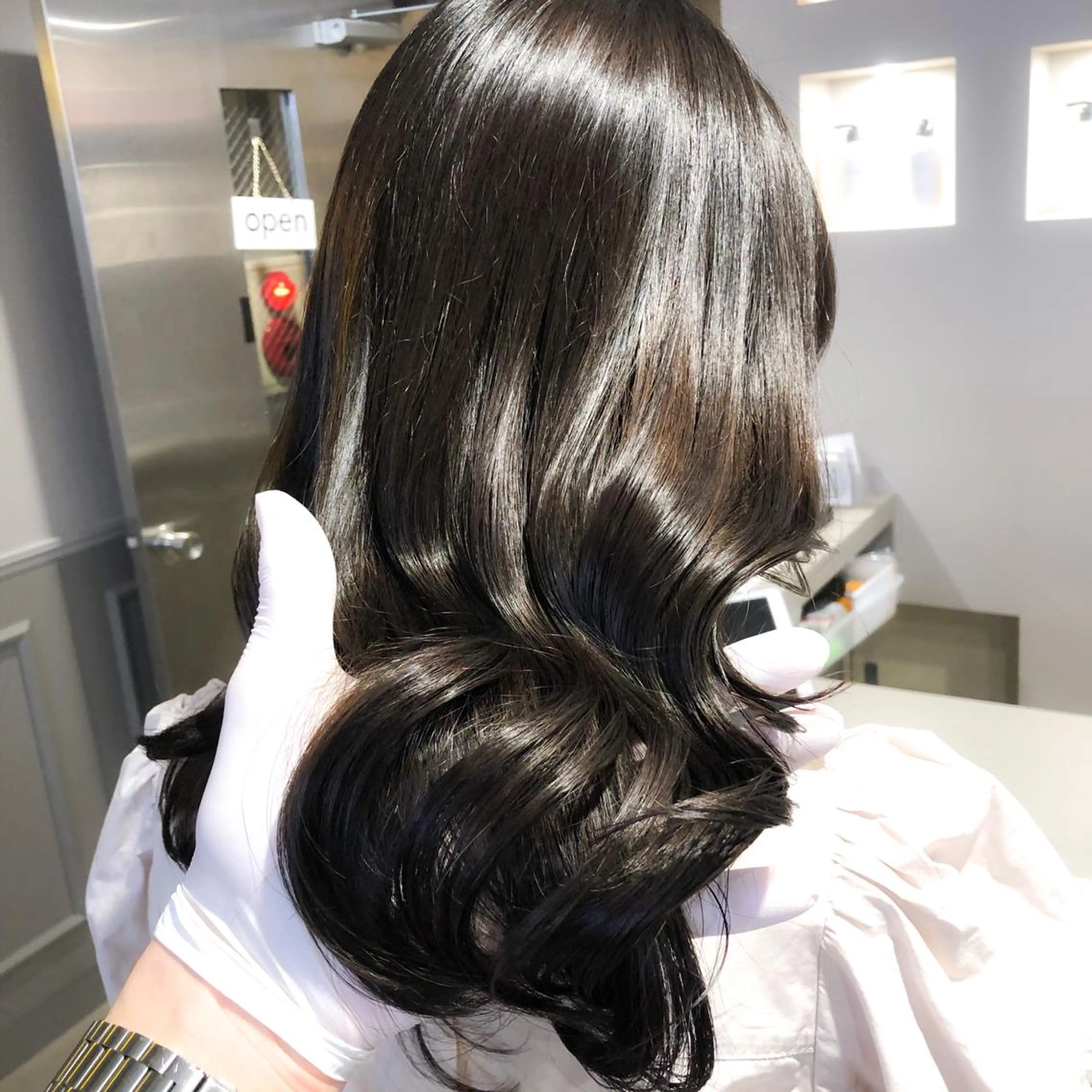 ロング カラー ヘアカラー トリートメント ヘッドスパ ヘアセット ハイトーン×レイヤー カットTAKUMIのヘアスタイル