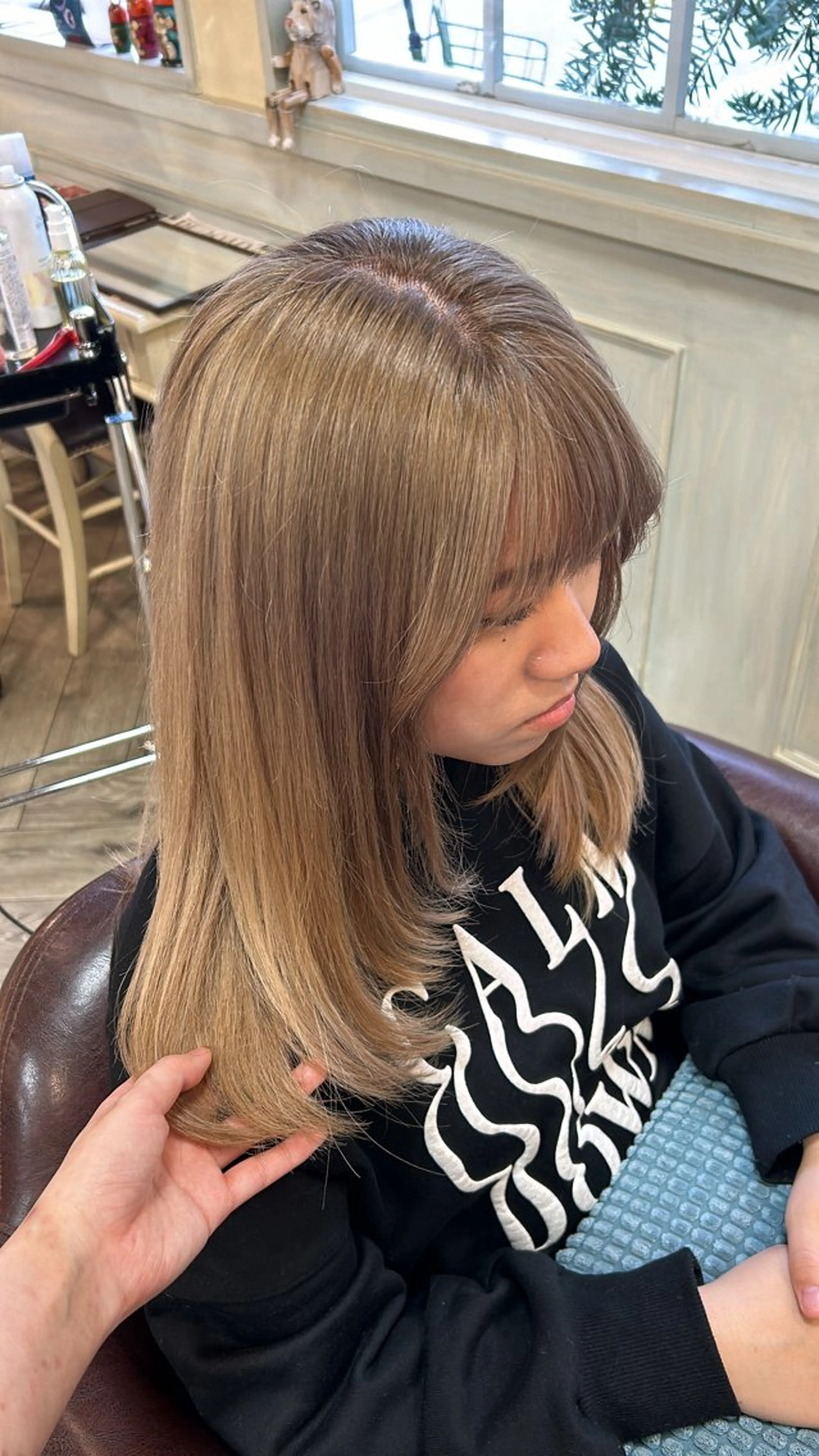 セミロング カラー カット ヘアカラー トリートメント アオバ / ハイトーンカラーのヘアスタイル