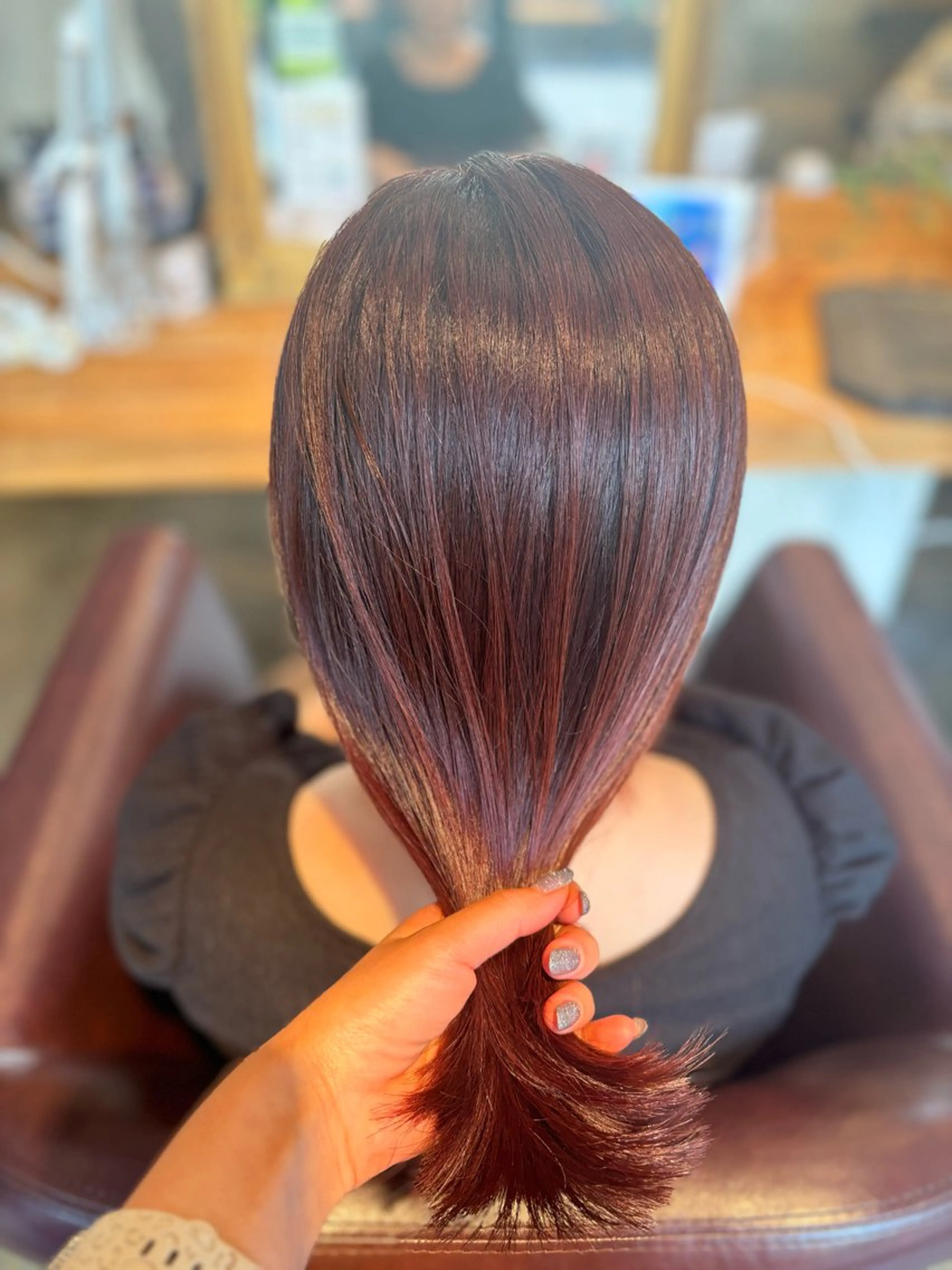 セミロング カラー ブリーチ ボルドーカラー ブリーチなしカラー 髪質改善カラー ブラウン🤎YUMEのヘアスタイル