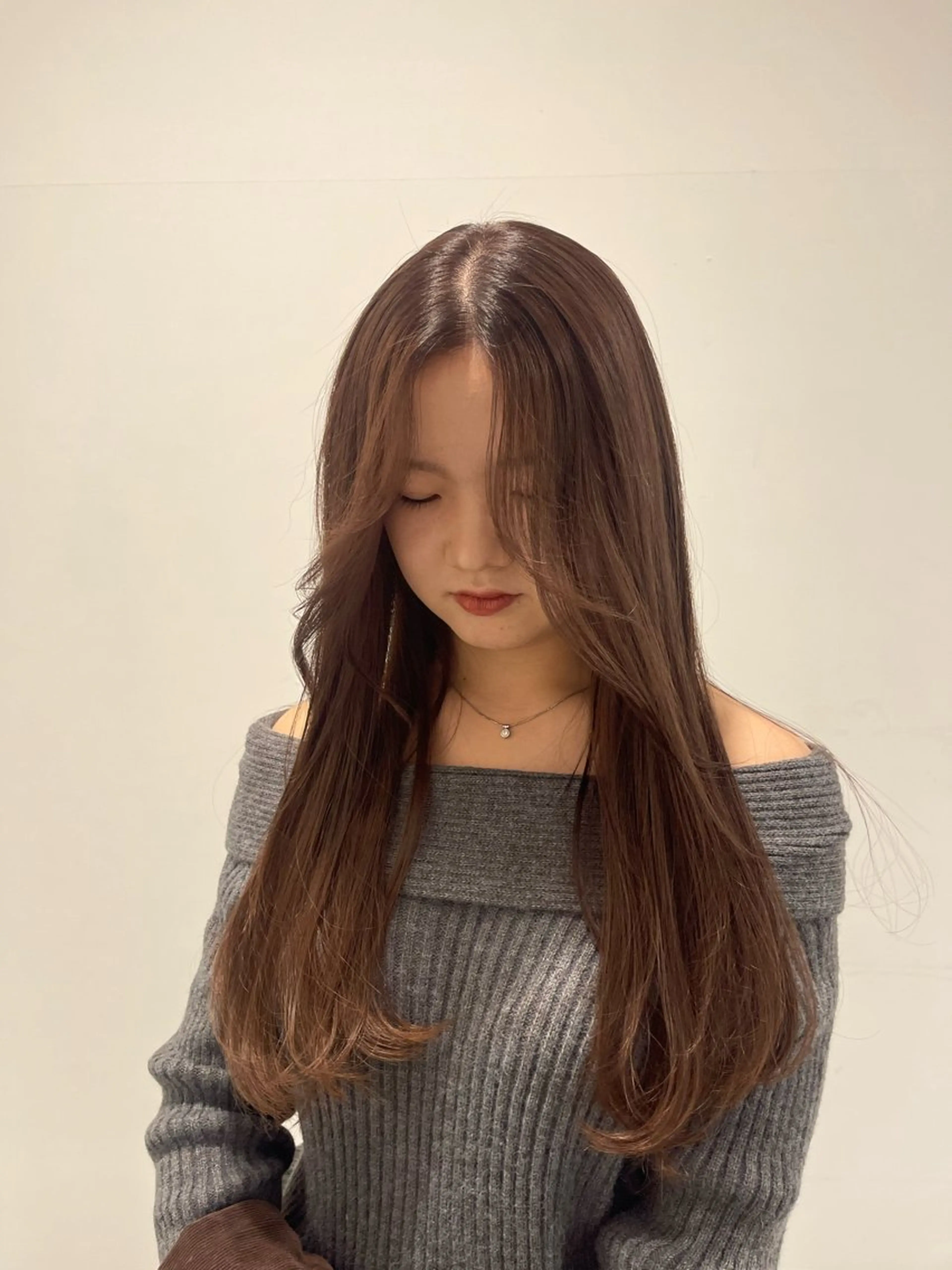 ロング 広島:ミルキーカラー tsumaのヘアスタイル