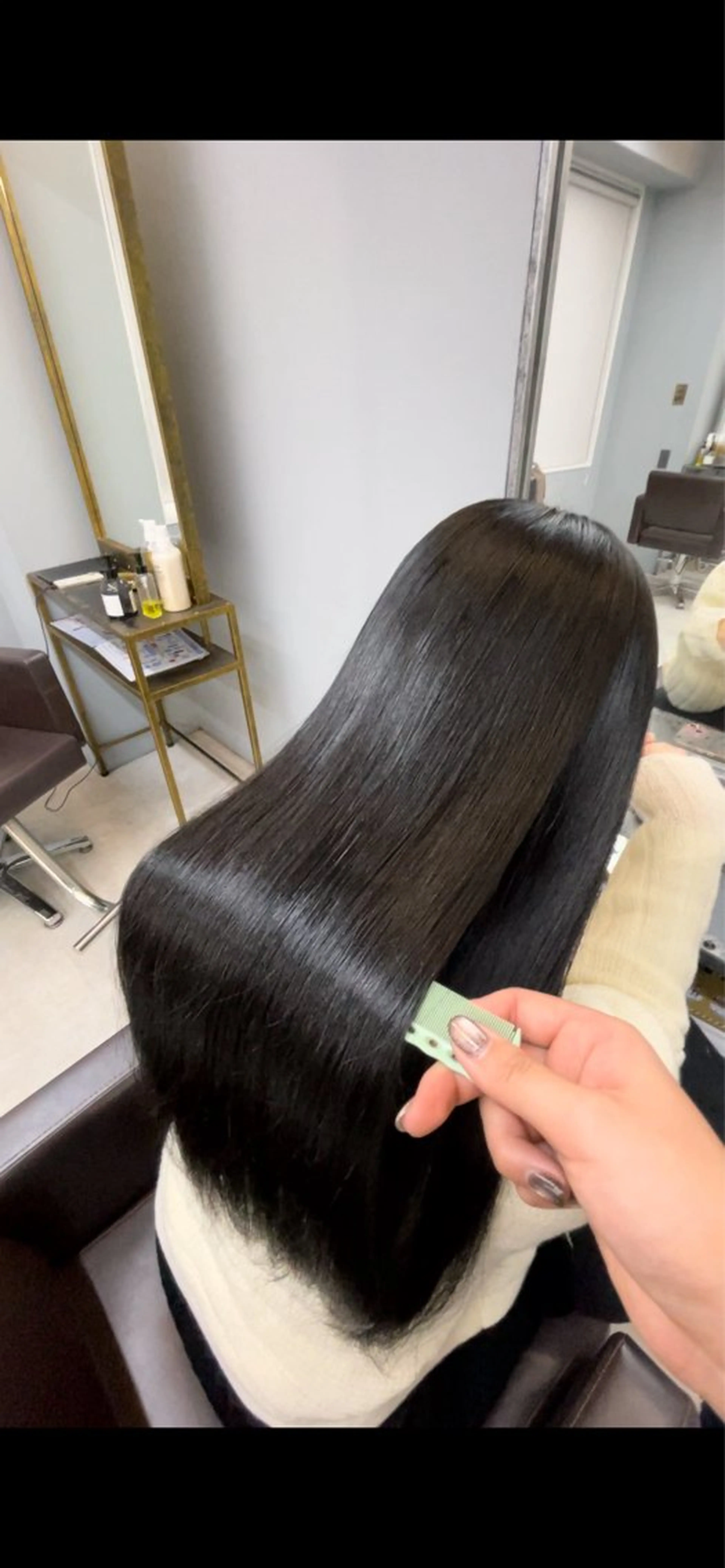 セミロング 佐藤 菜穂のヘアスタイル
