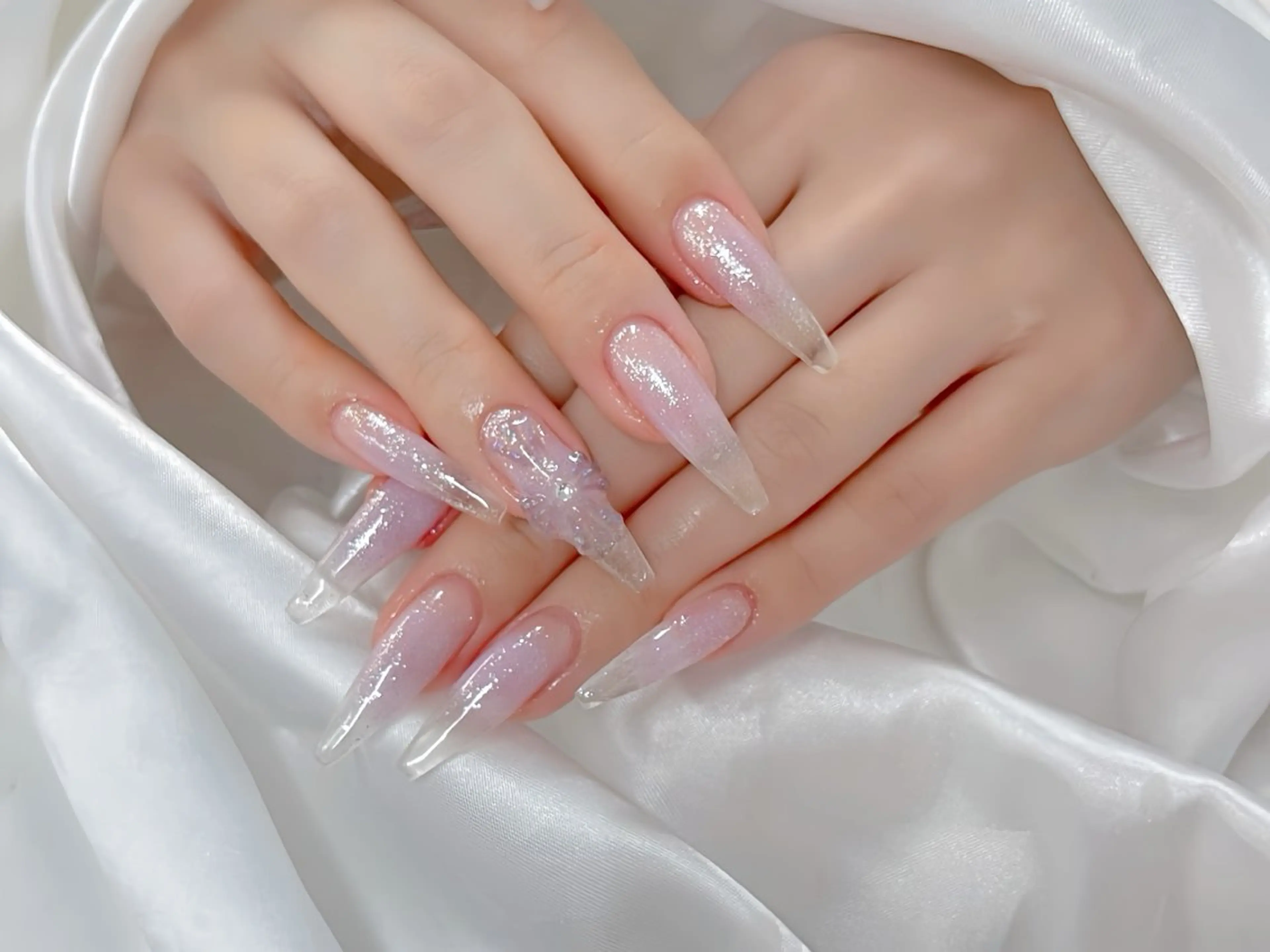 ネイル オーロラネイル チークネイル 桜ネイル クリアネイル ドット ハンドネイル Rin Nail 新大久保店のネイルデザイン