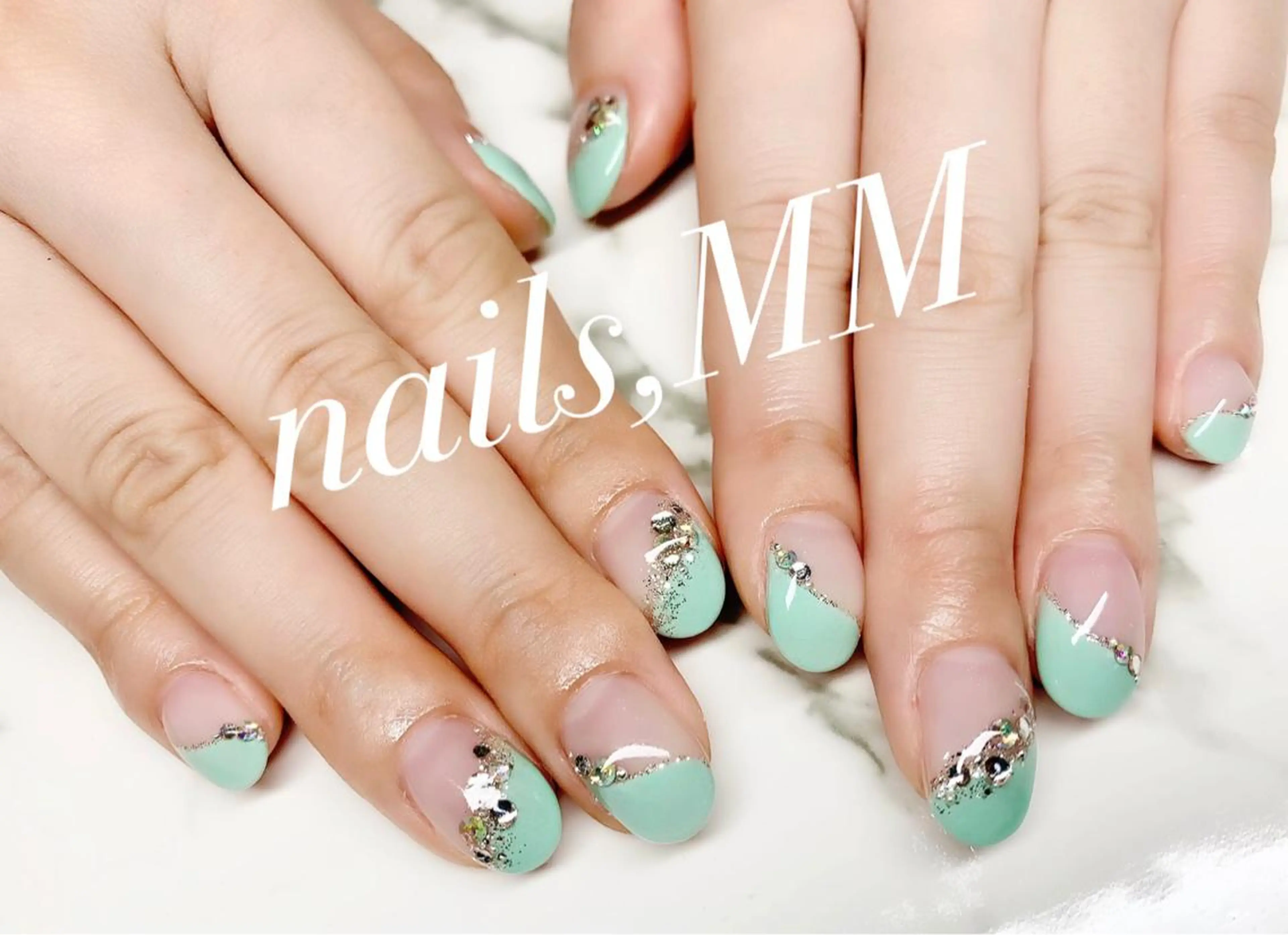 ネイル フレンチネイル グリーン 斜めフレンチ ハンドネイル nailsalon MMのネイルデザイン
