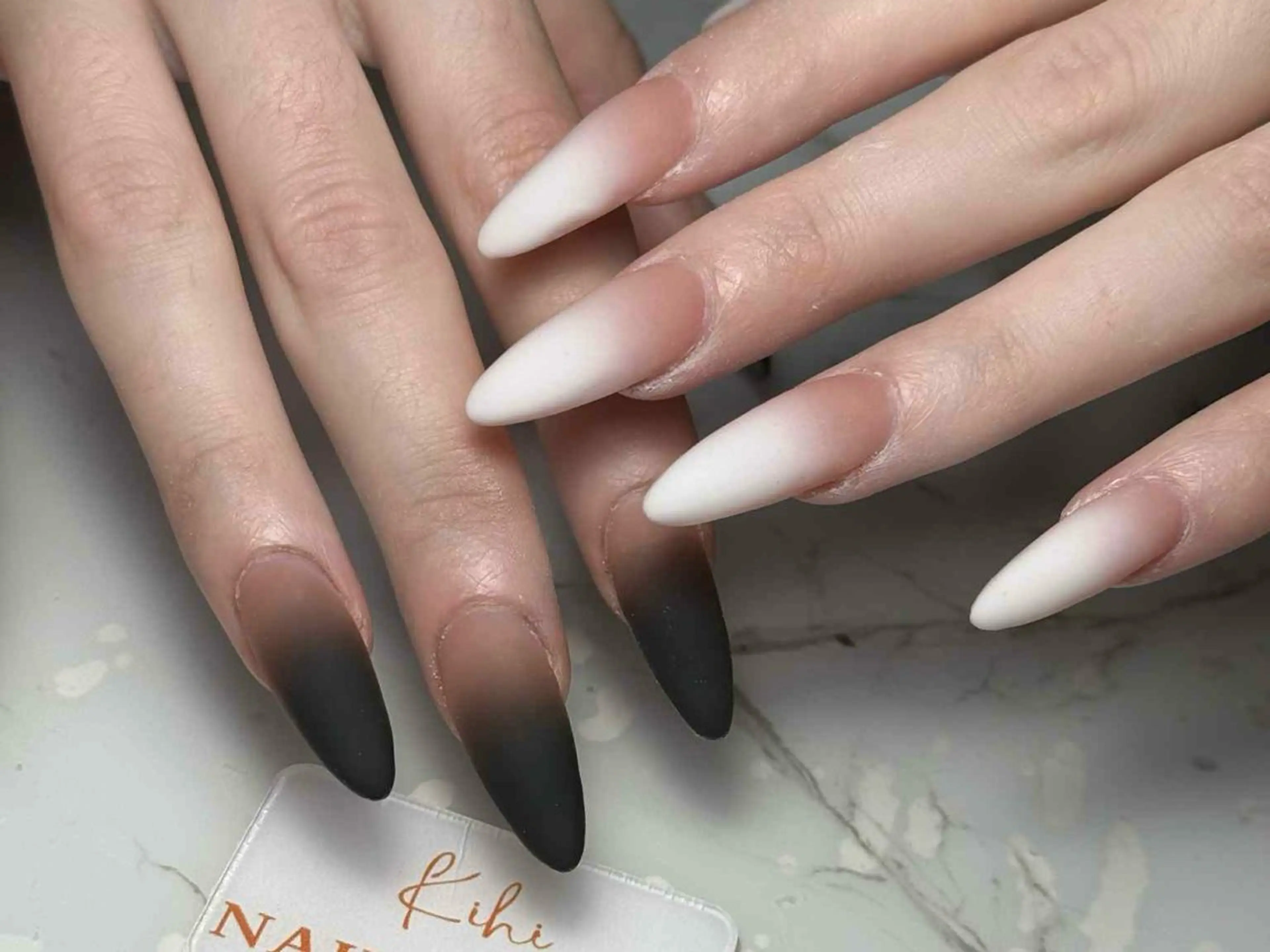 ネイル アートネイル フレンチネイル ジェルネイル グラデーション 韓国ネイル ハンドネイル 💕鈴木ユリ パラジェル/オフ無料のネイルデザイン