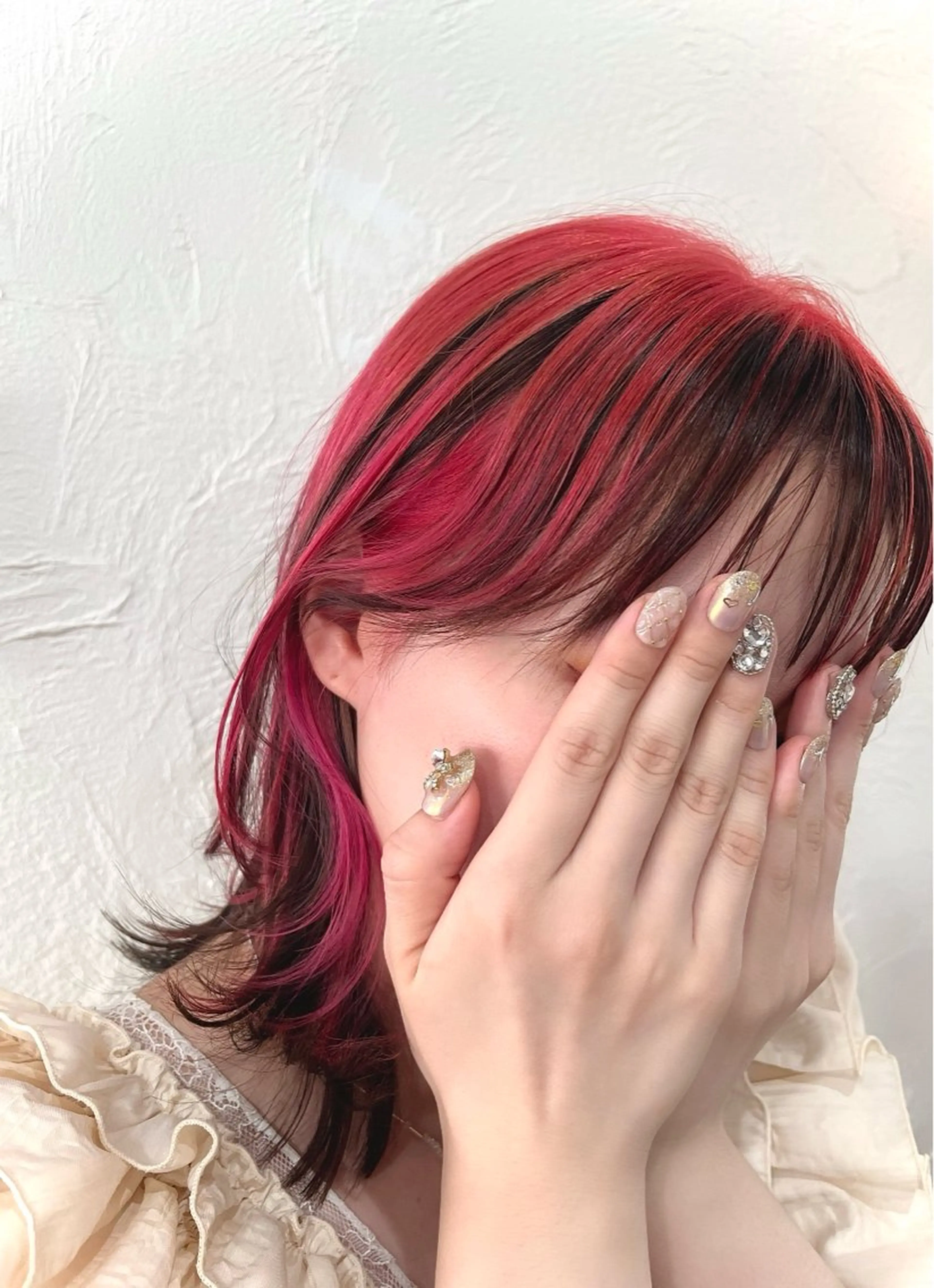 ミディアム 𝑪𝒐𝒍𝒐𝒓 *𝒆  ［コロレ］のヘアスタイル