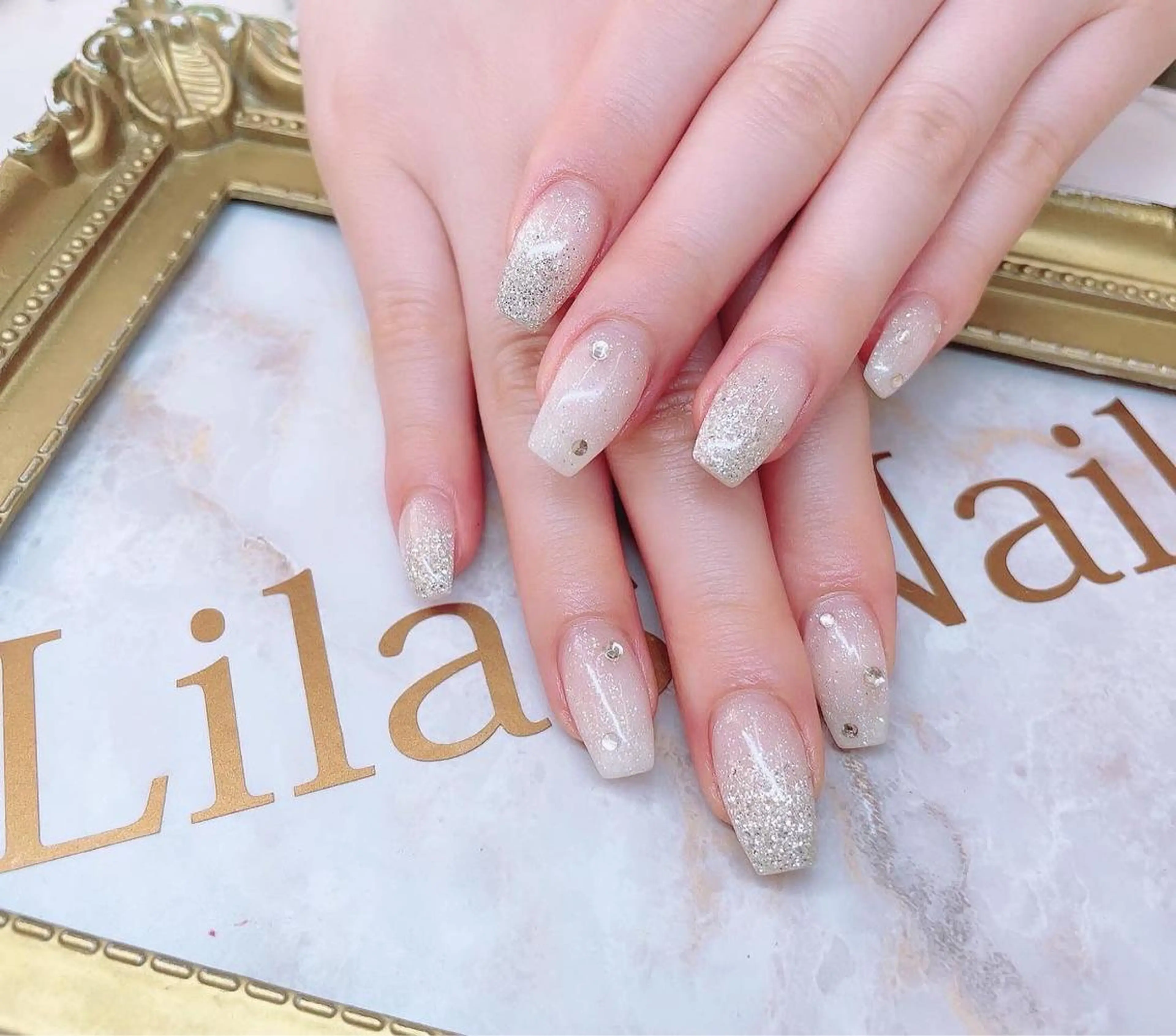 ネイル オーロラネイル ジェルネイル グラデーション ハードジェル キラキラネイル Lilas Nailのネイルデザイン