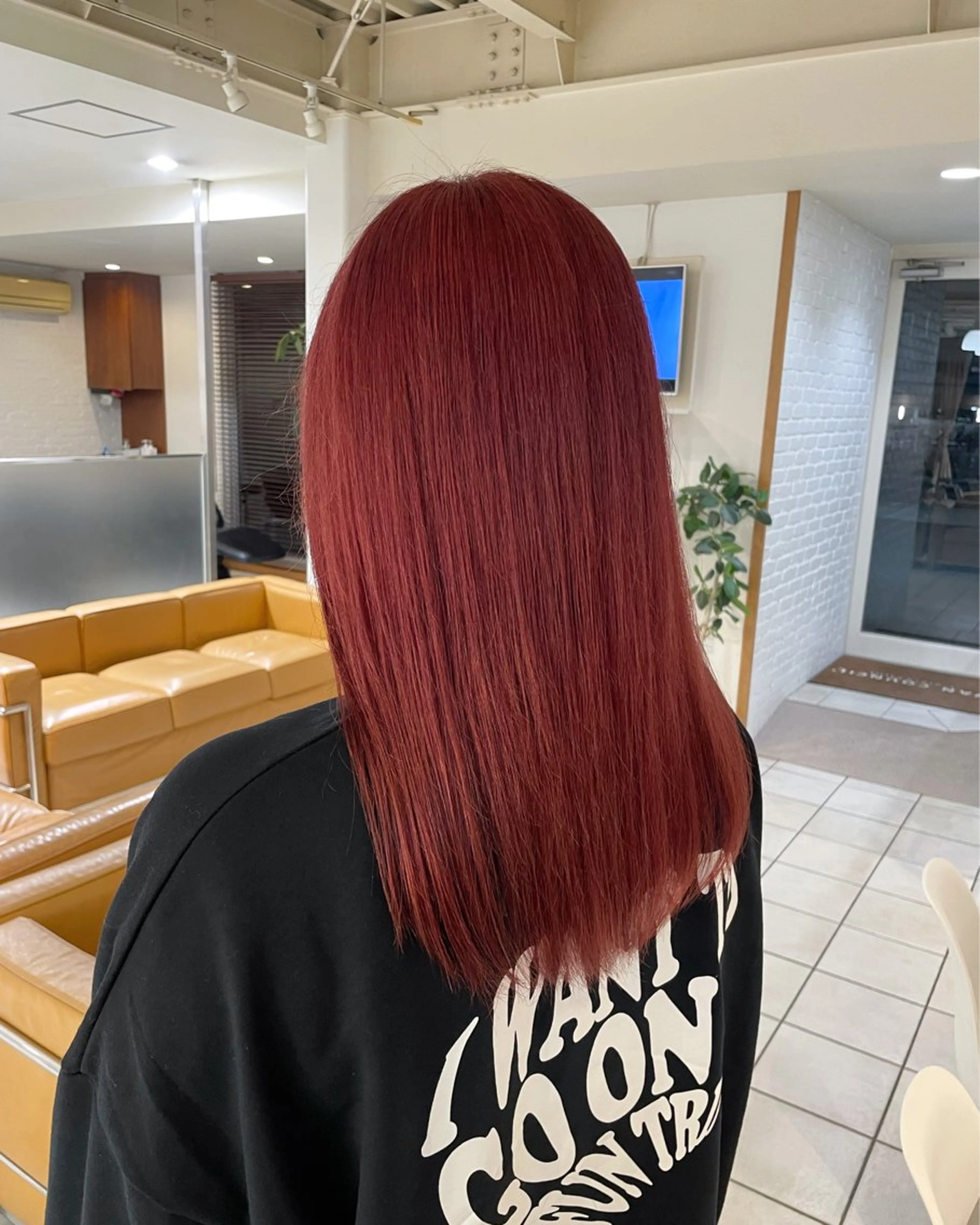 ロング カラー ブリーチ ブリーチなしカラー レッドカラー 🌟デザインカラー 🌟コノミ🌟のヘアスタイル