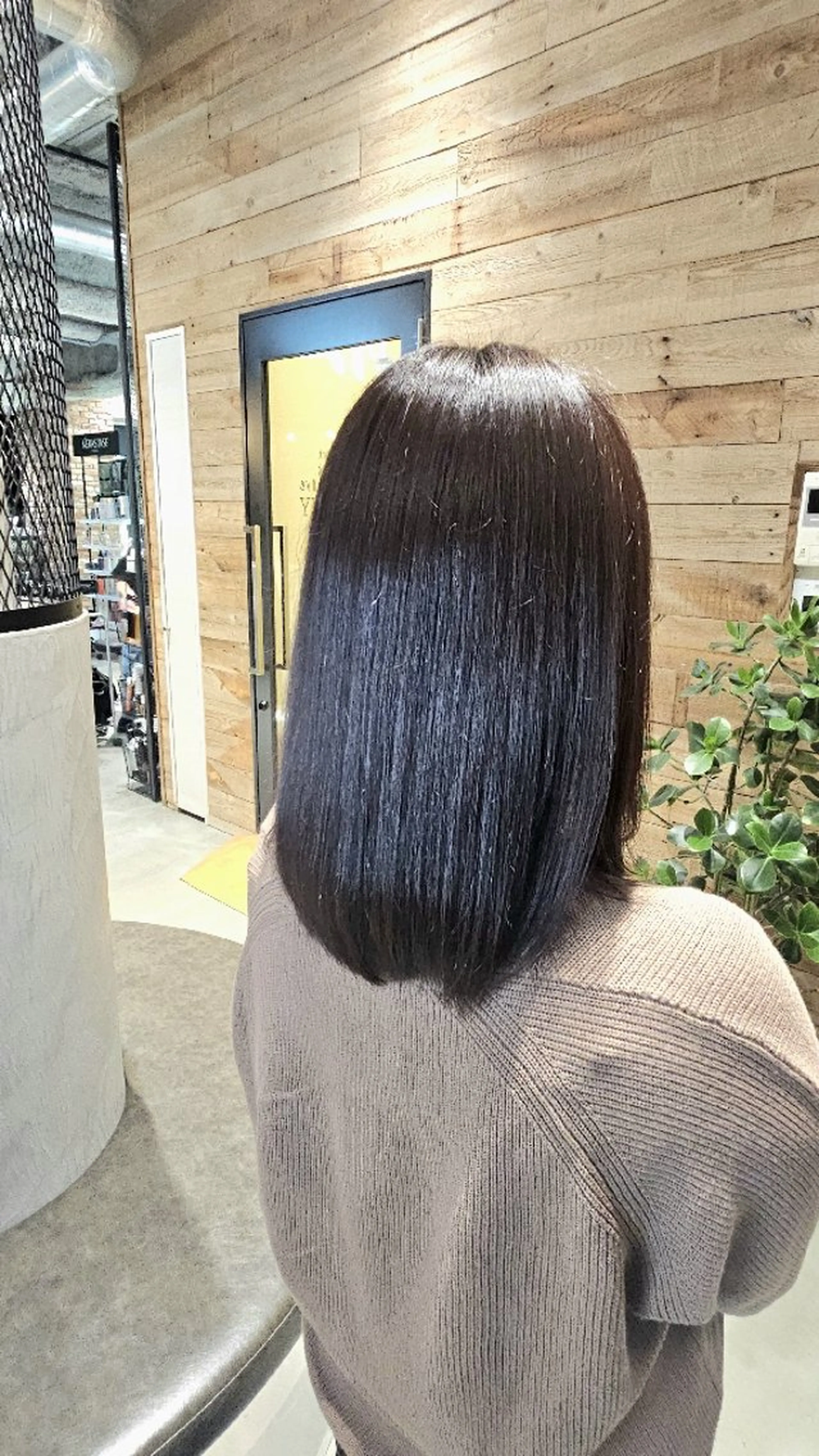 セミロング カラー 透明感カラー ダークグレー ダークグレージュ グレージュ ─BAYSHORE ・HIROSE─のヘアスタイル