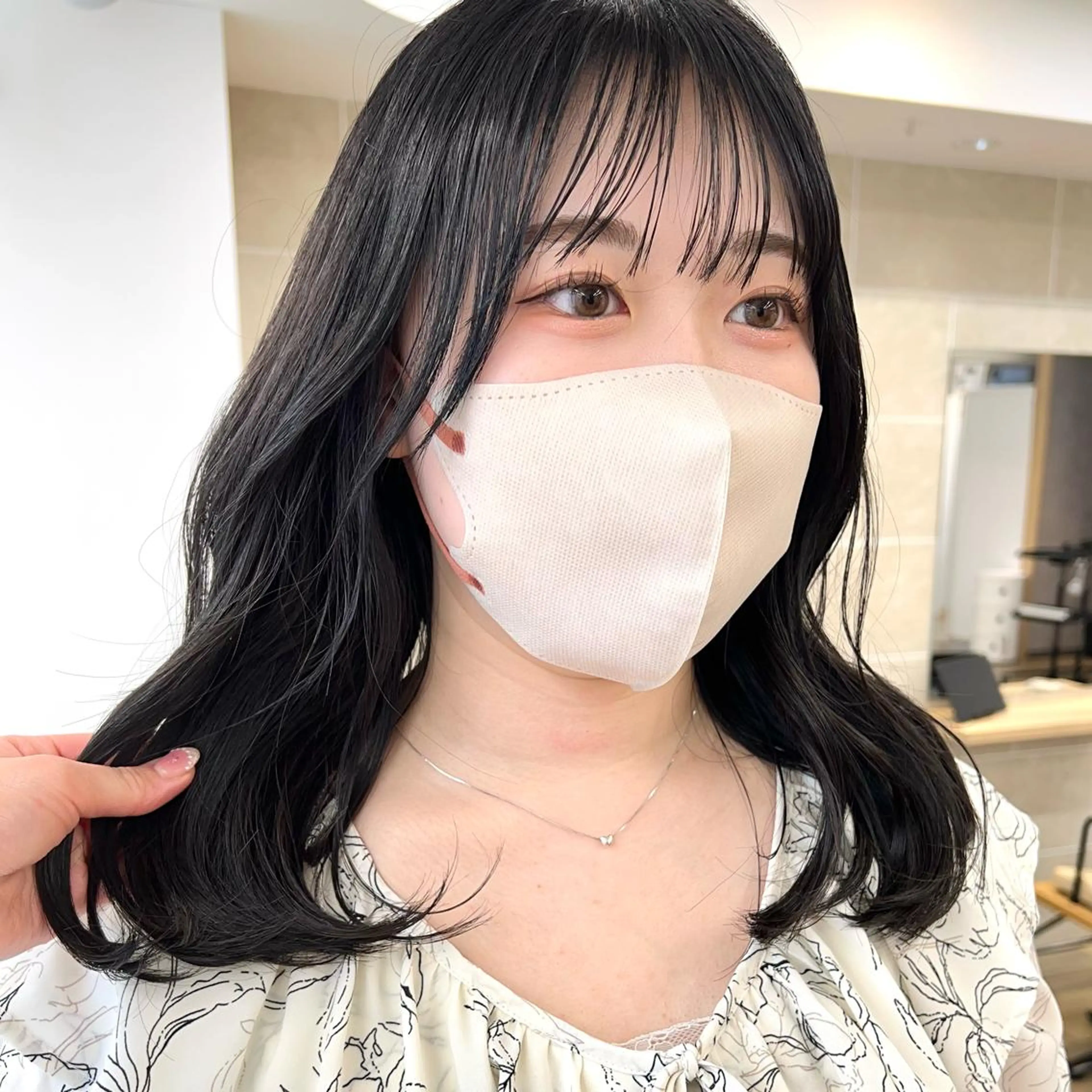 セミロング カラー 黒髪 ブルーカラー ブルーブラック 透明感カラー ✨️今だけ無料✨️ 鶴田みなみのヘアスタイル