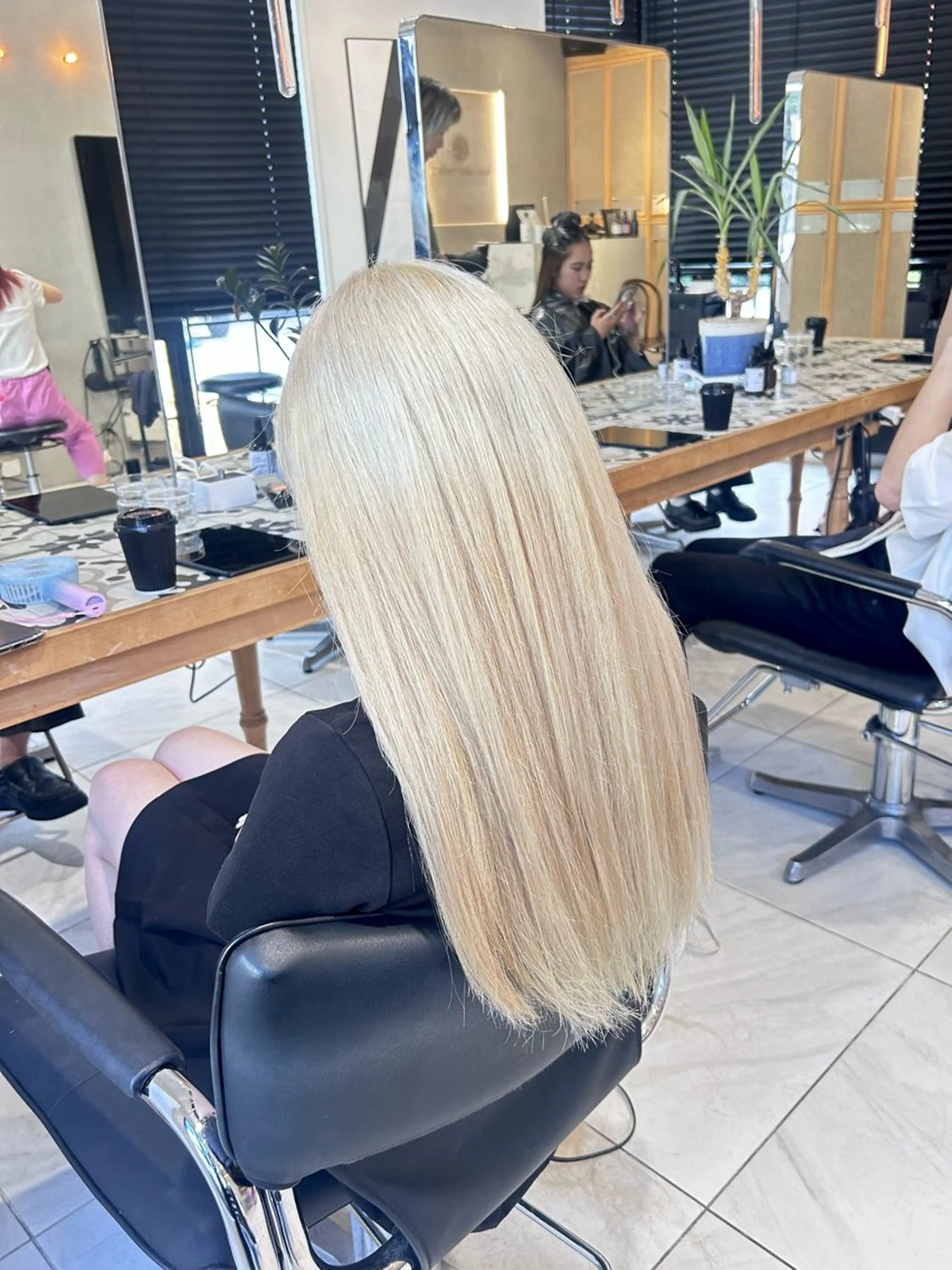 カラー 抜きっぱなしブロンド ヘアカラー トリートメント ヘッドスパ ヘアセット miko🪽地毛風/ ハイトーン/レイヤーのヘアスタイル