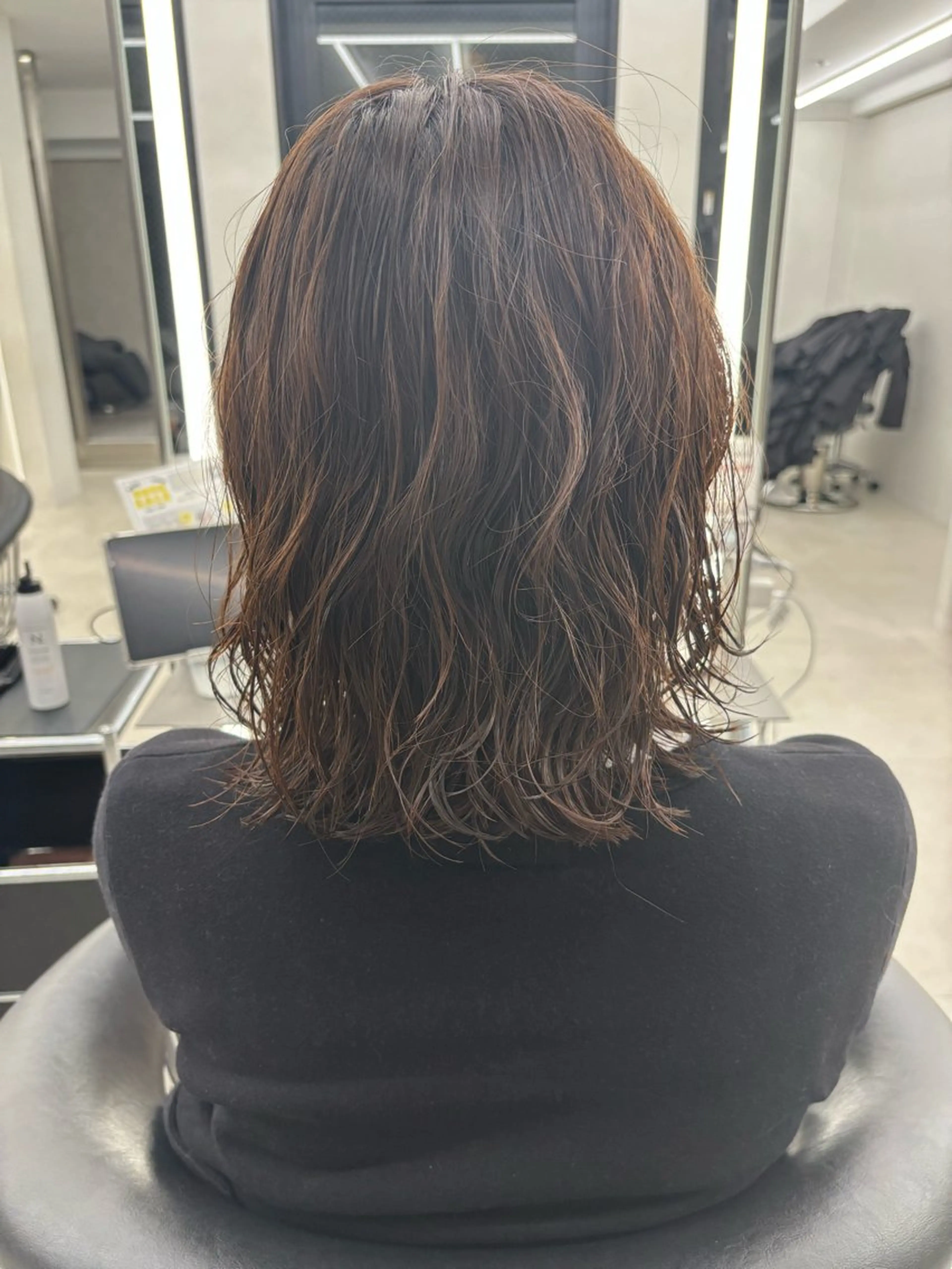 ミディアム ミディアムパーマ レイヤー・ボブカット 透明感カラーこうたのヘアスタイル