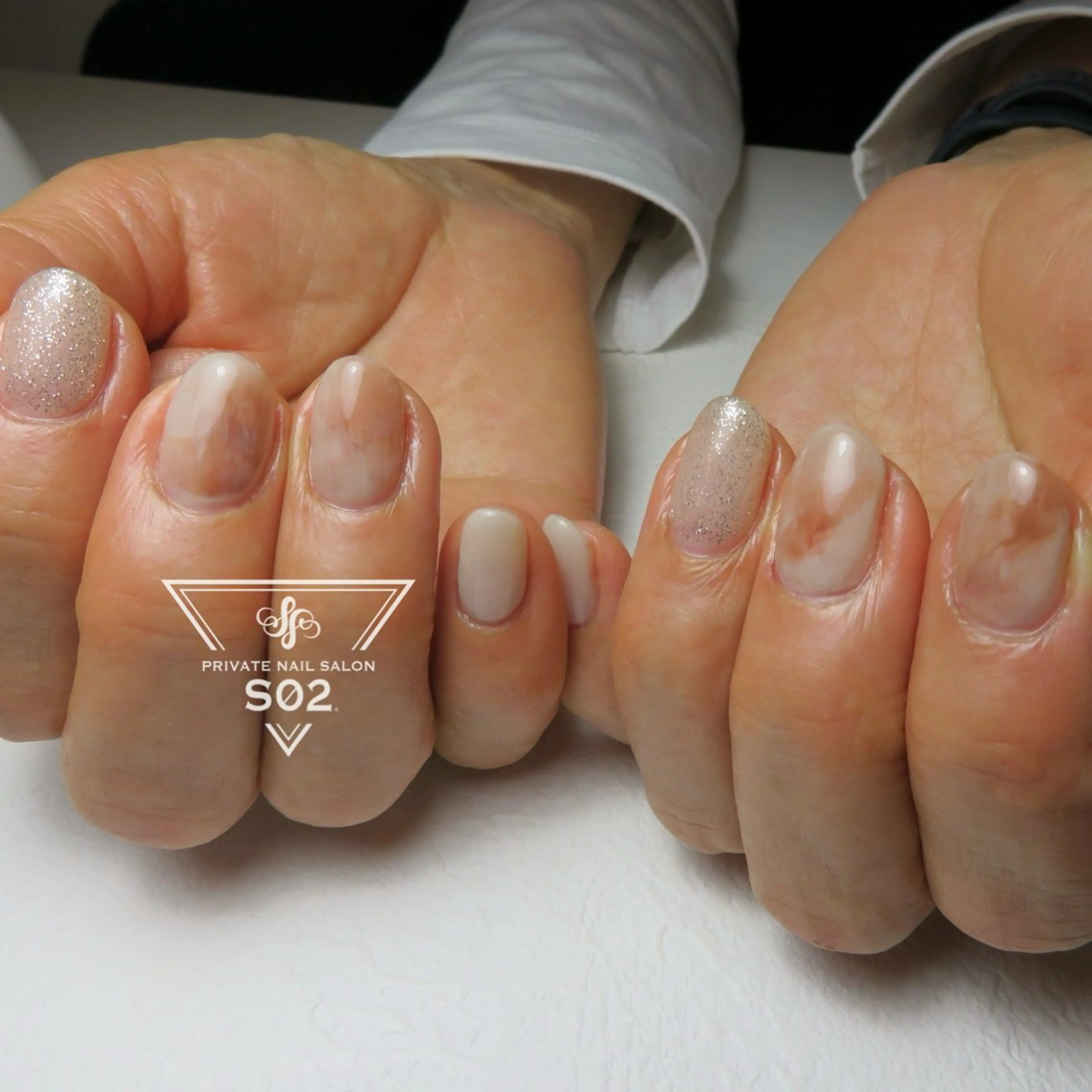 ネイル キラキラネイル ニュアンスネイル S02 𝙲𝚑𝚒𝚎のネイルデザイン