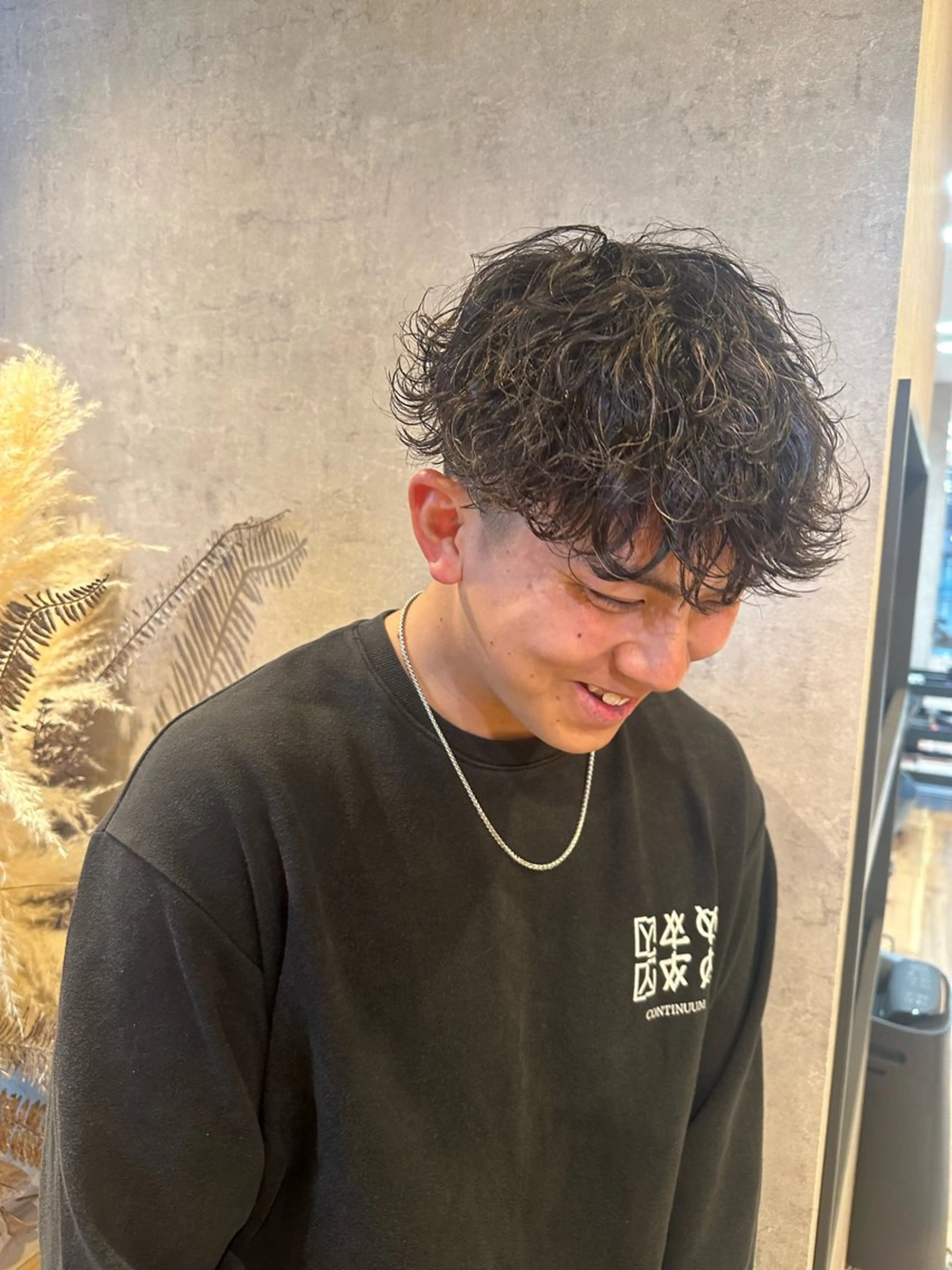 パーマ メンズ メンズパーマ ツイストスパイラルパーマ 波巻きパーマ スパイラルパーマ mau tomokaのヘアスタイル