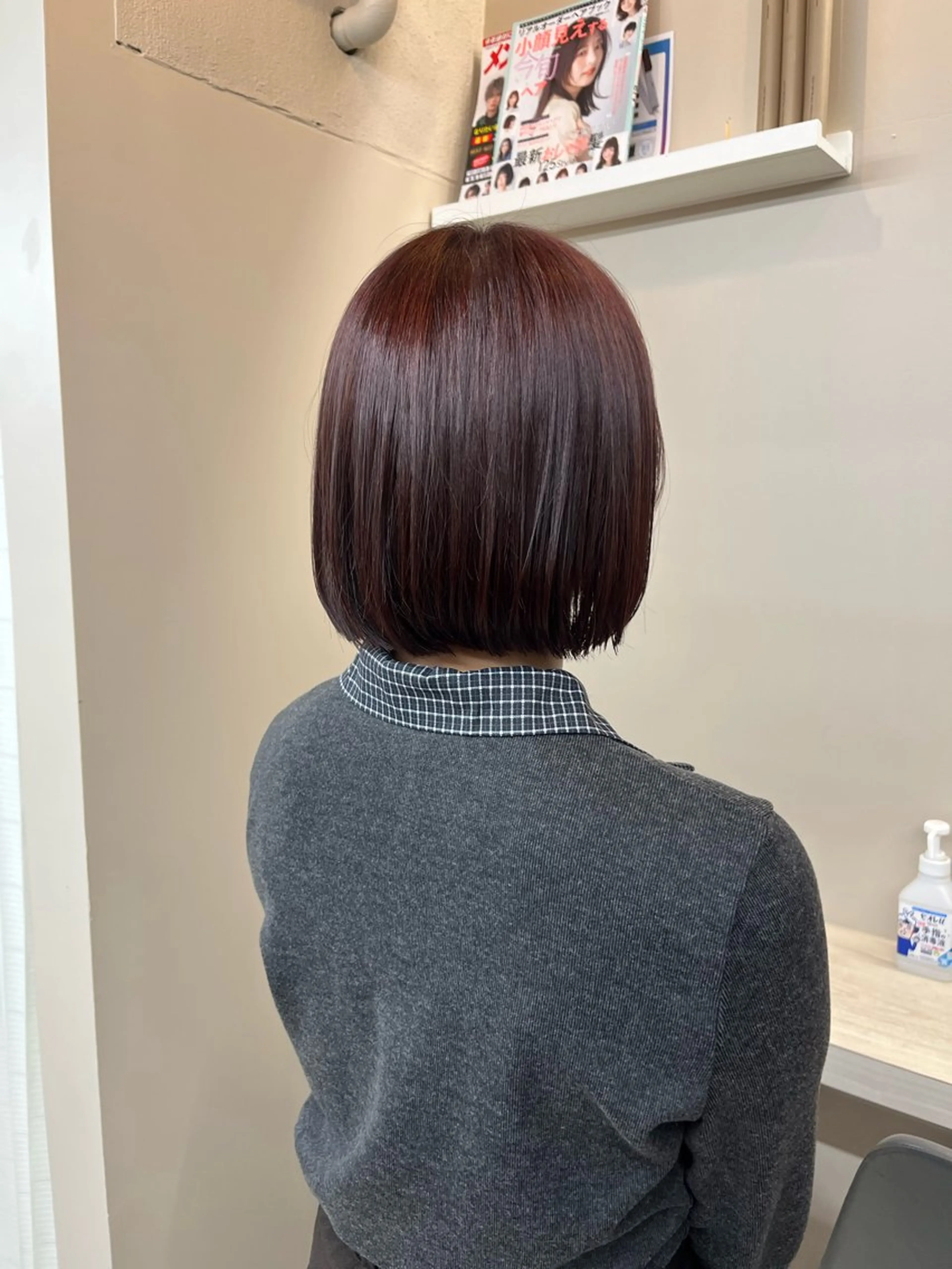 ショート カット ヘアカラー ✩.*Aise⟡.· 艶カラー🐈‍⬛🩶のヘアスタイル