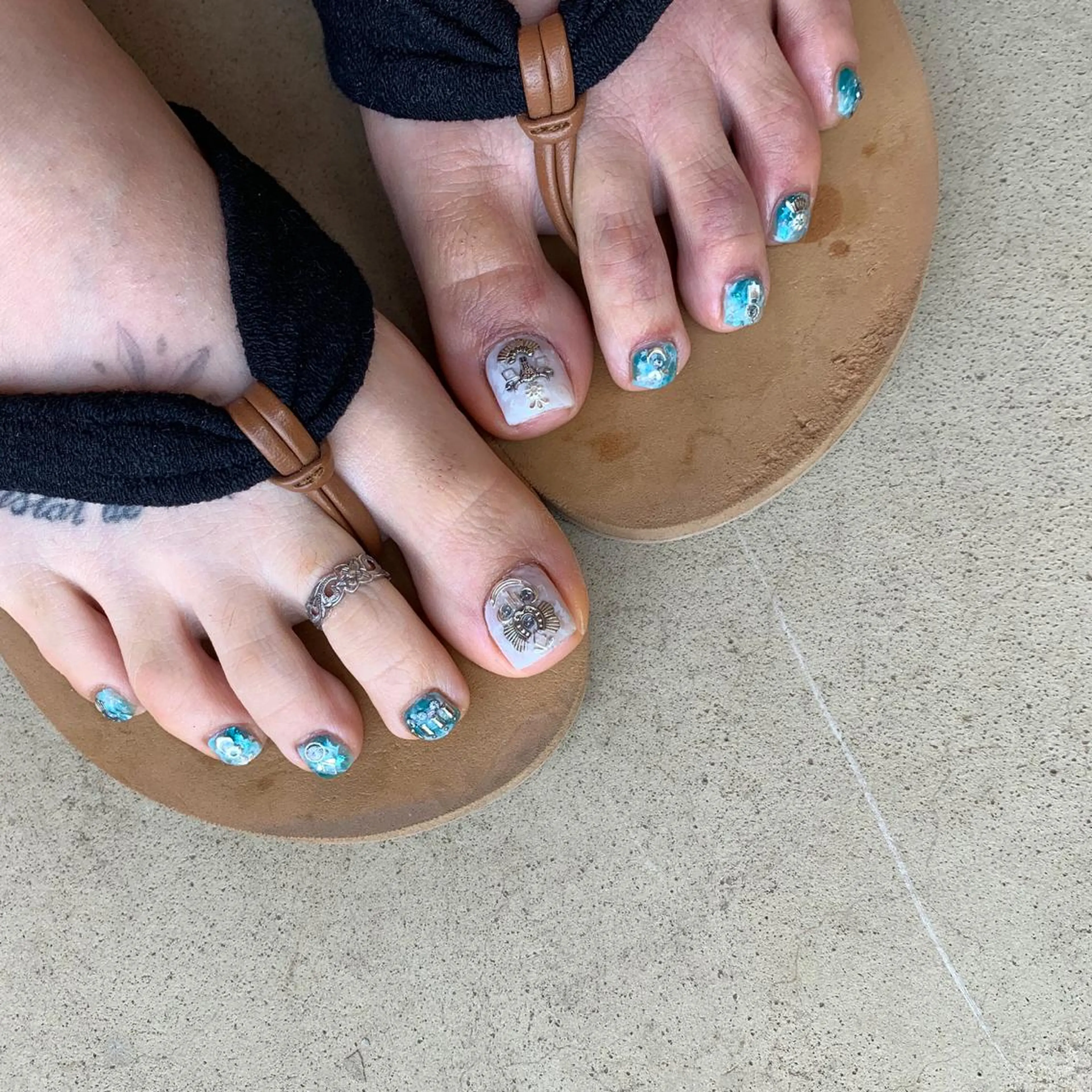 ネイル フットネイル ニュアンスネイル 小林 束紗のネイルデザイン