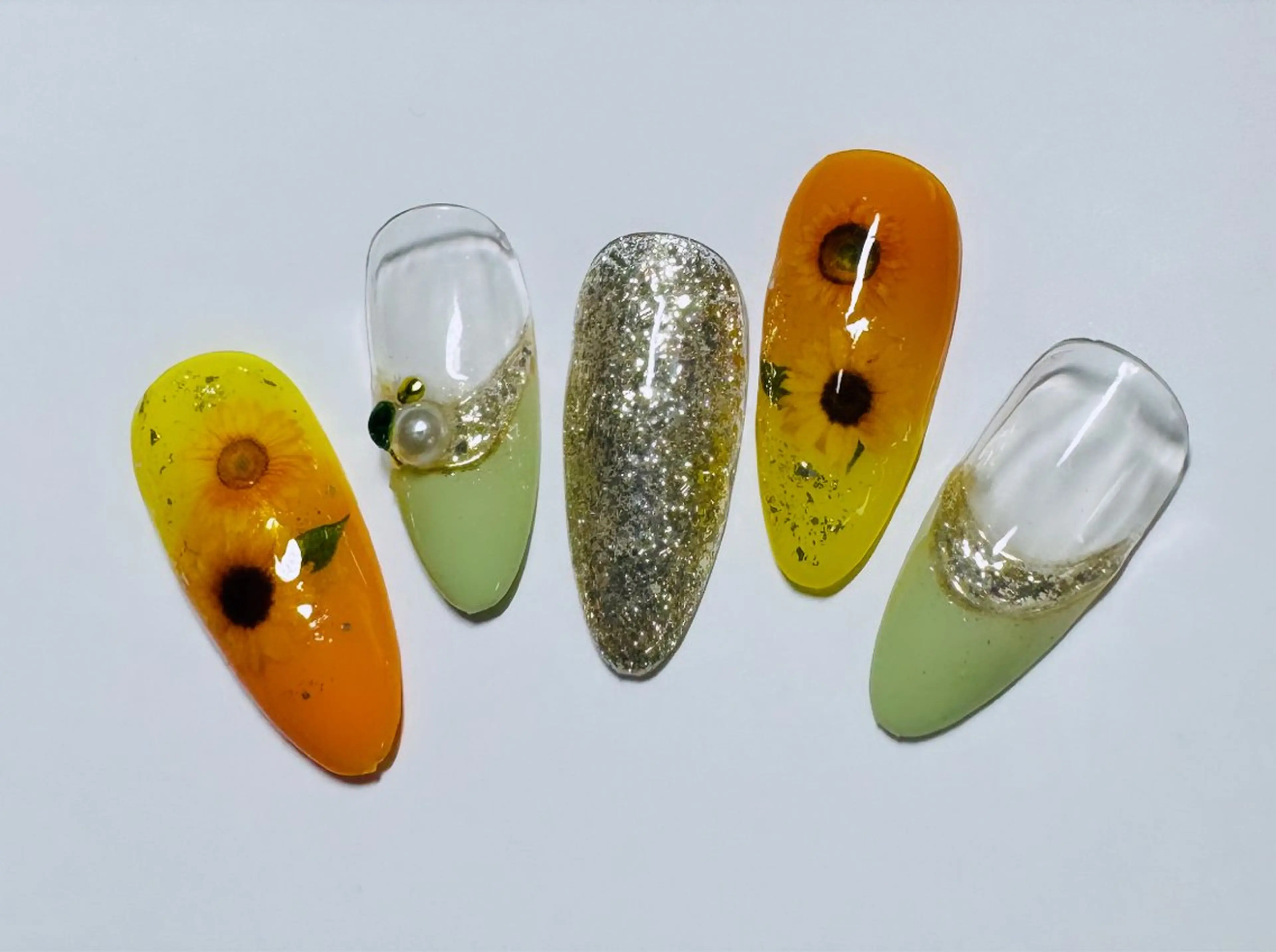 ネイル Moons nail 💅✨のネイルデザイン