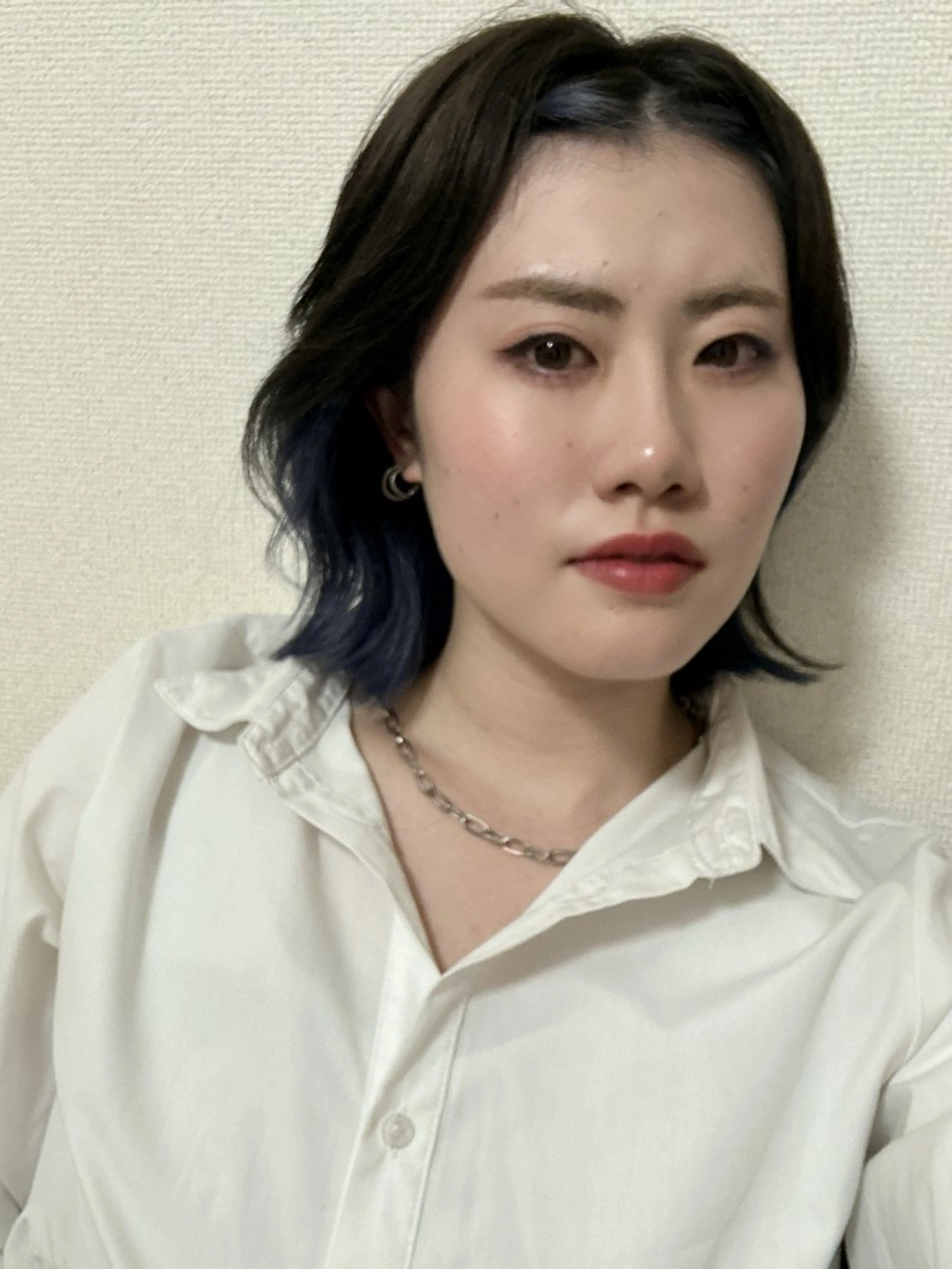 ミディアム レイヤー 艶々カラーのヘアスタイル