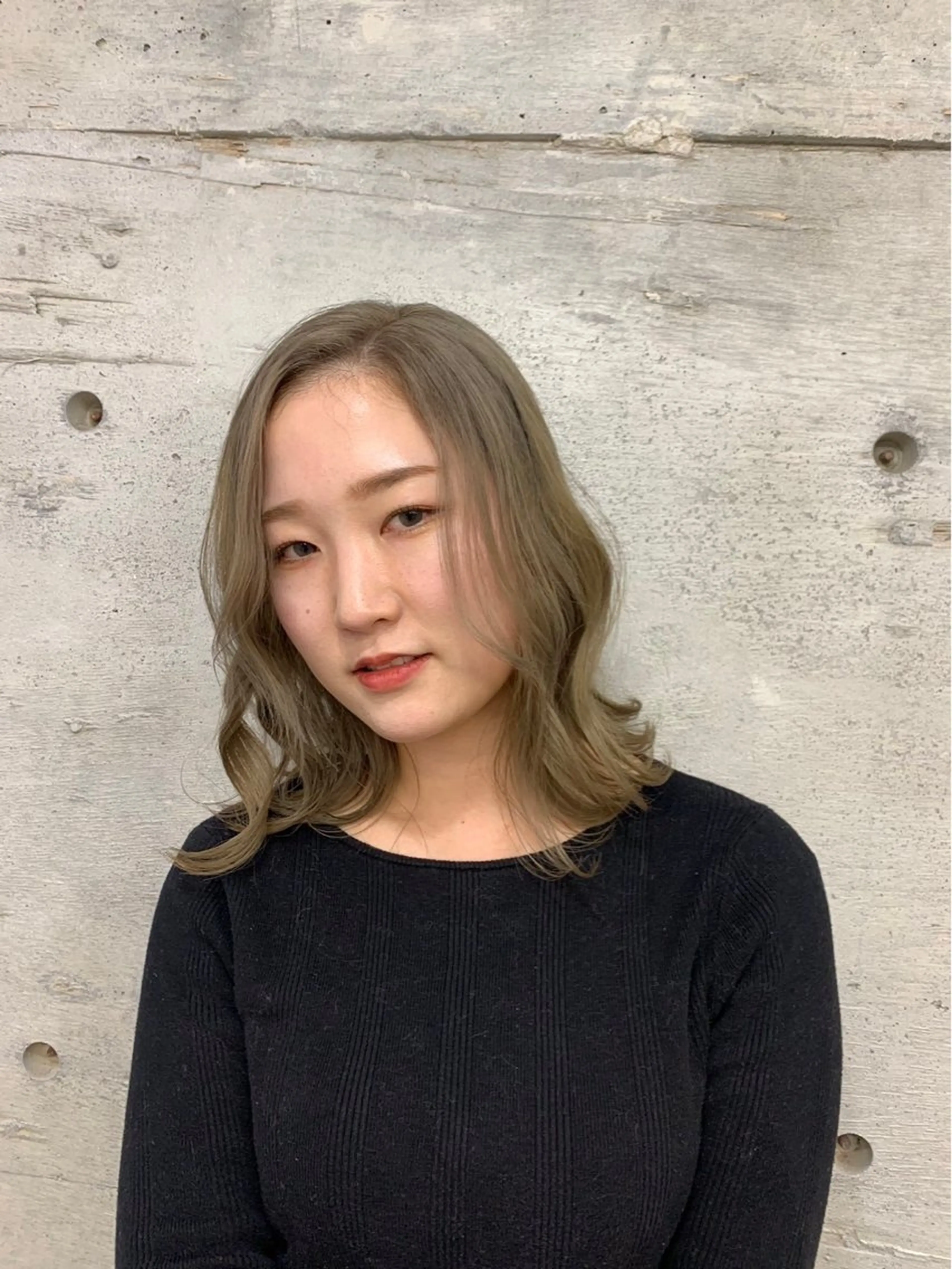 ミディアム カラー 透明感カラー グレージュ ハイトーンカラー カット …a所属・…a みおのヘアスタイル