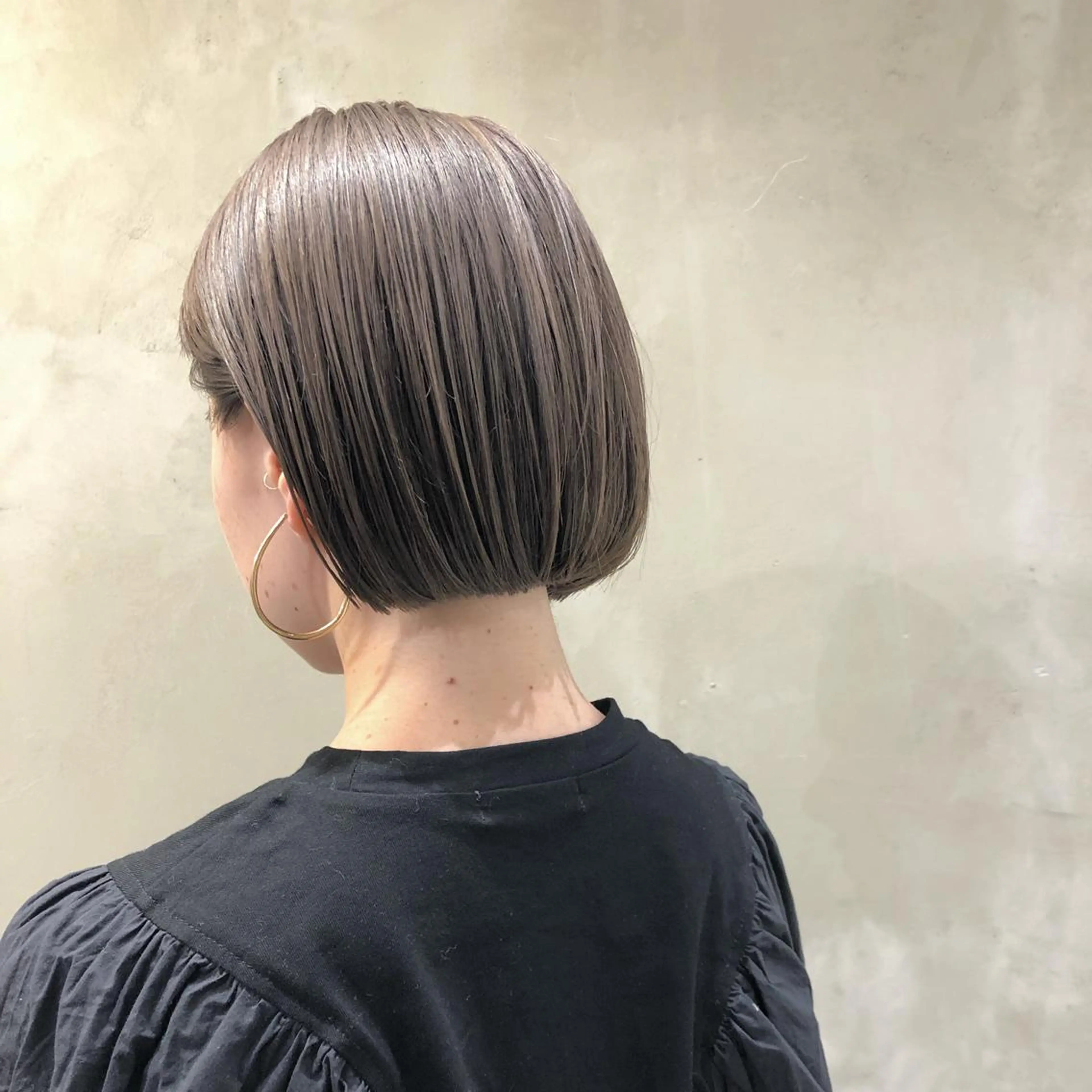 カラー ニシオカ タクヤのヘアスタイル