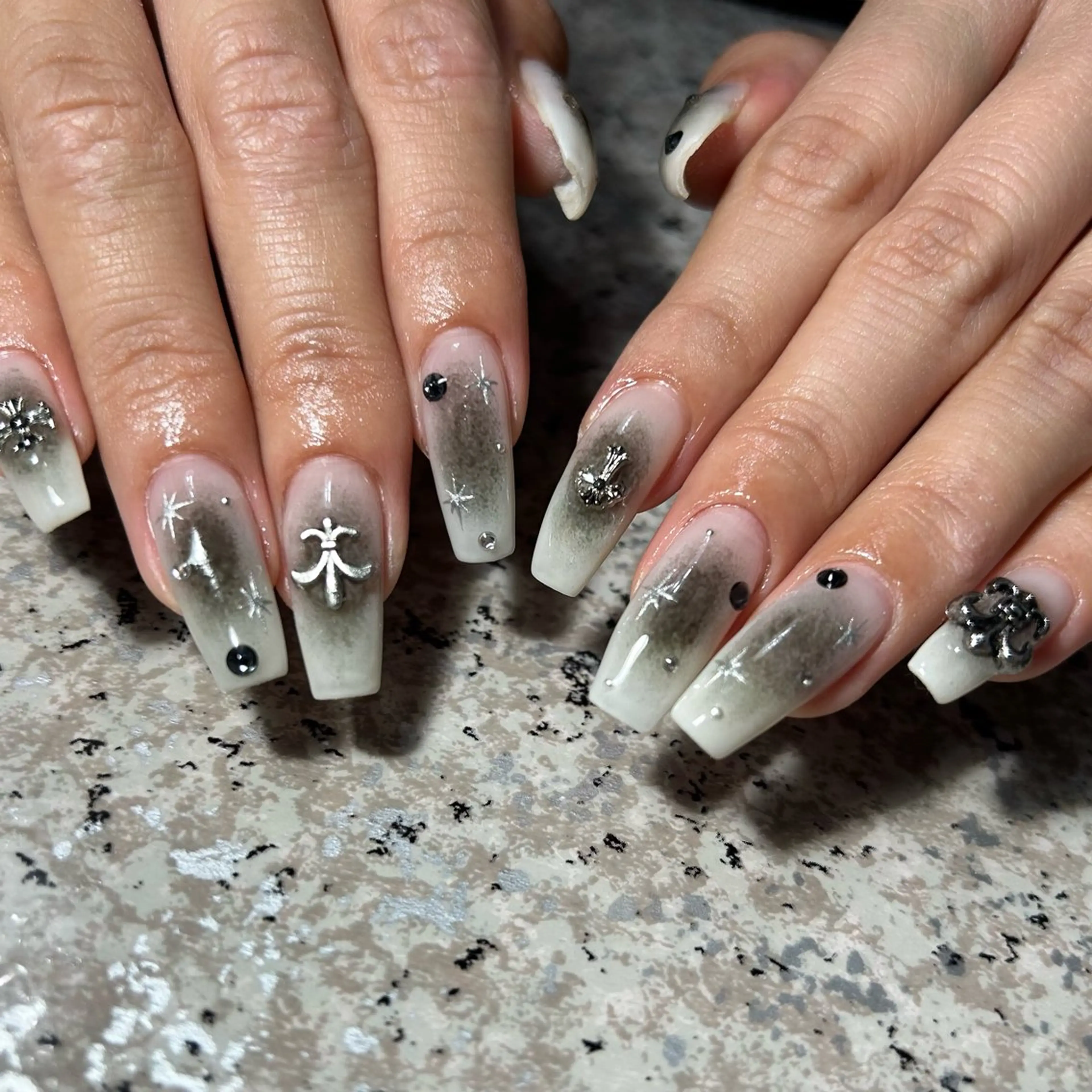 ネイル ハンドネイル nailroom‪ sb‪‪𓈒𓂂𓏸のネイルデザイン