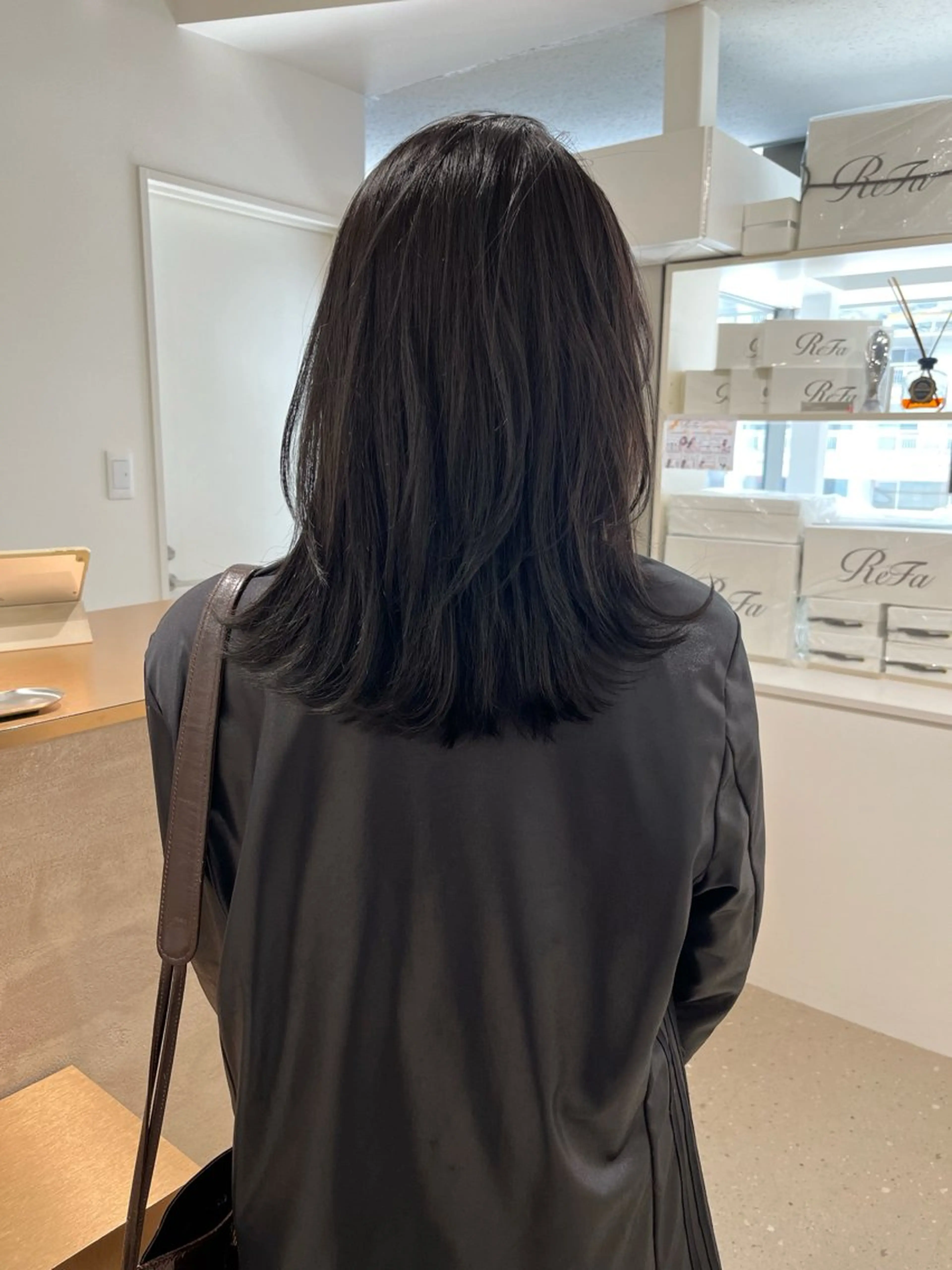 セミロング 箱崎 凪沙のヘアスタイル