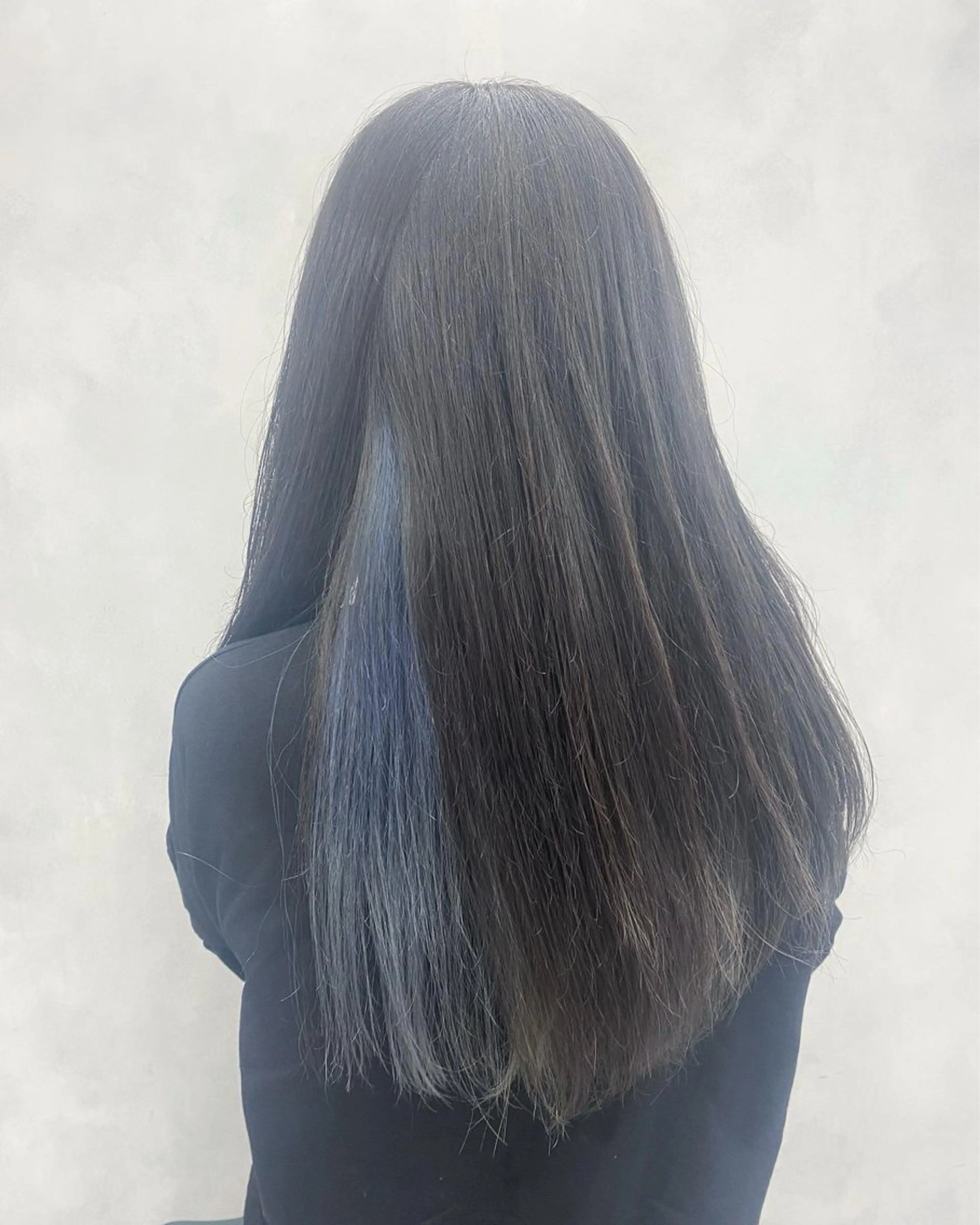 ロング カラー ブリーチ ブルーカラー シルバー RICCI&ANGIE 長津田店 【リッチ&アンジー】所属・ヨコスカ チヒロのヘアスタイル