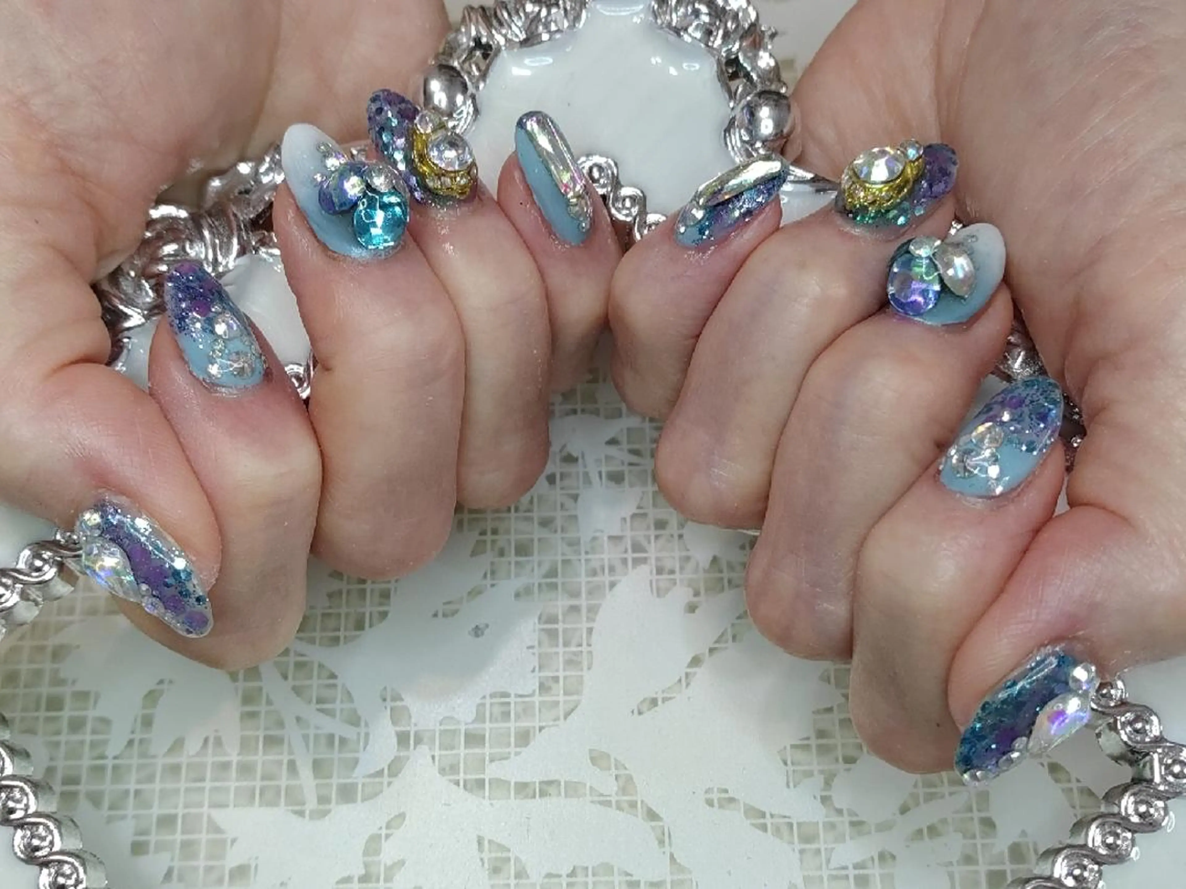 ネイル エステとネイル ローズコンフォートのネイルデザイン