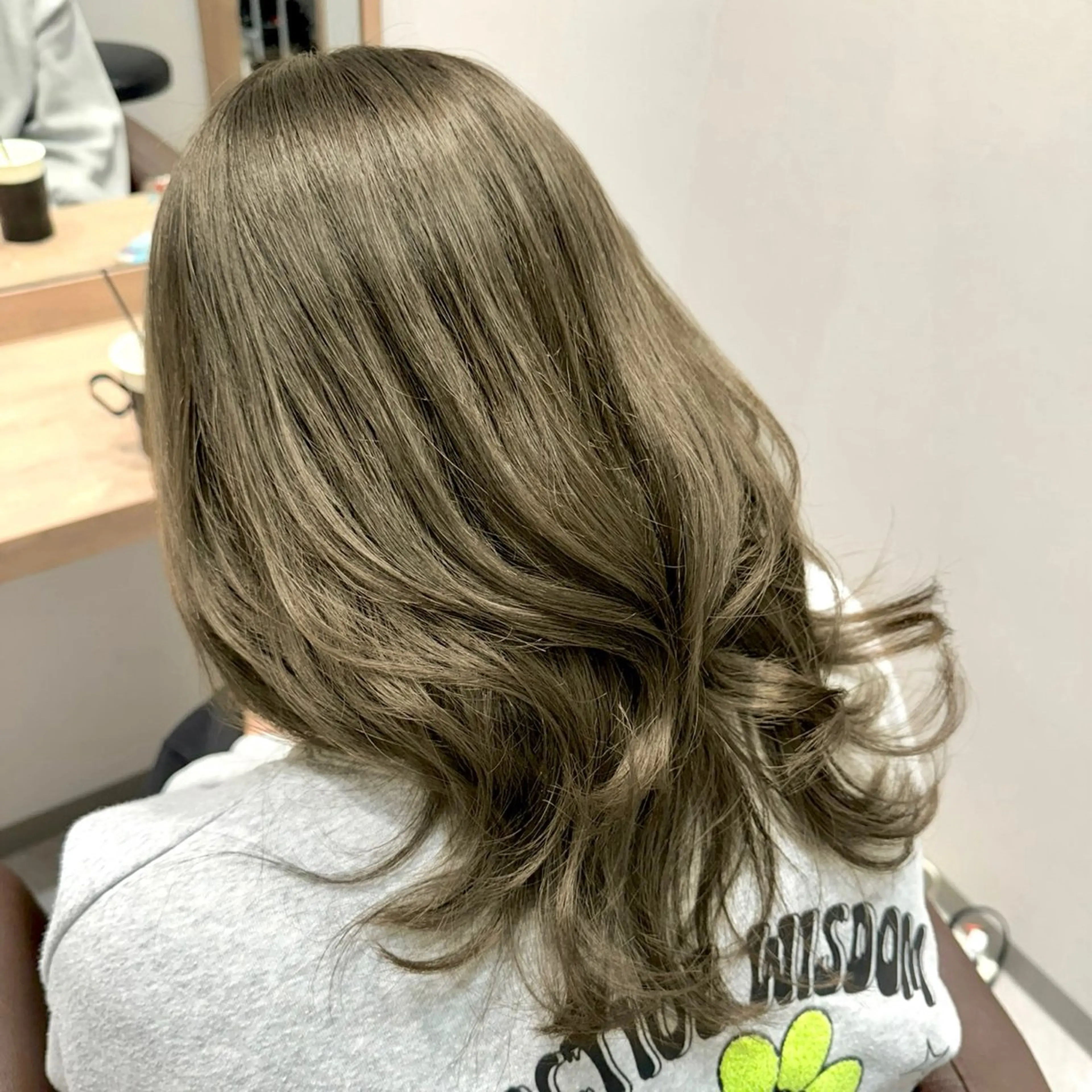 ミディアム くびれヘア レイヤーカット カット ヘアカラー 森 隆秀/韓国ヘアのヘアスタイル