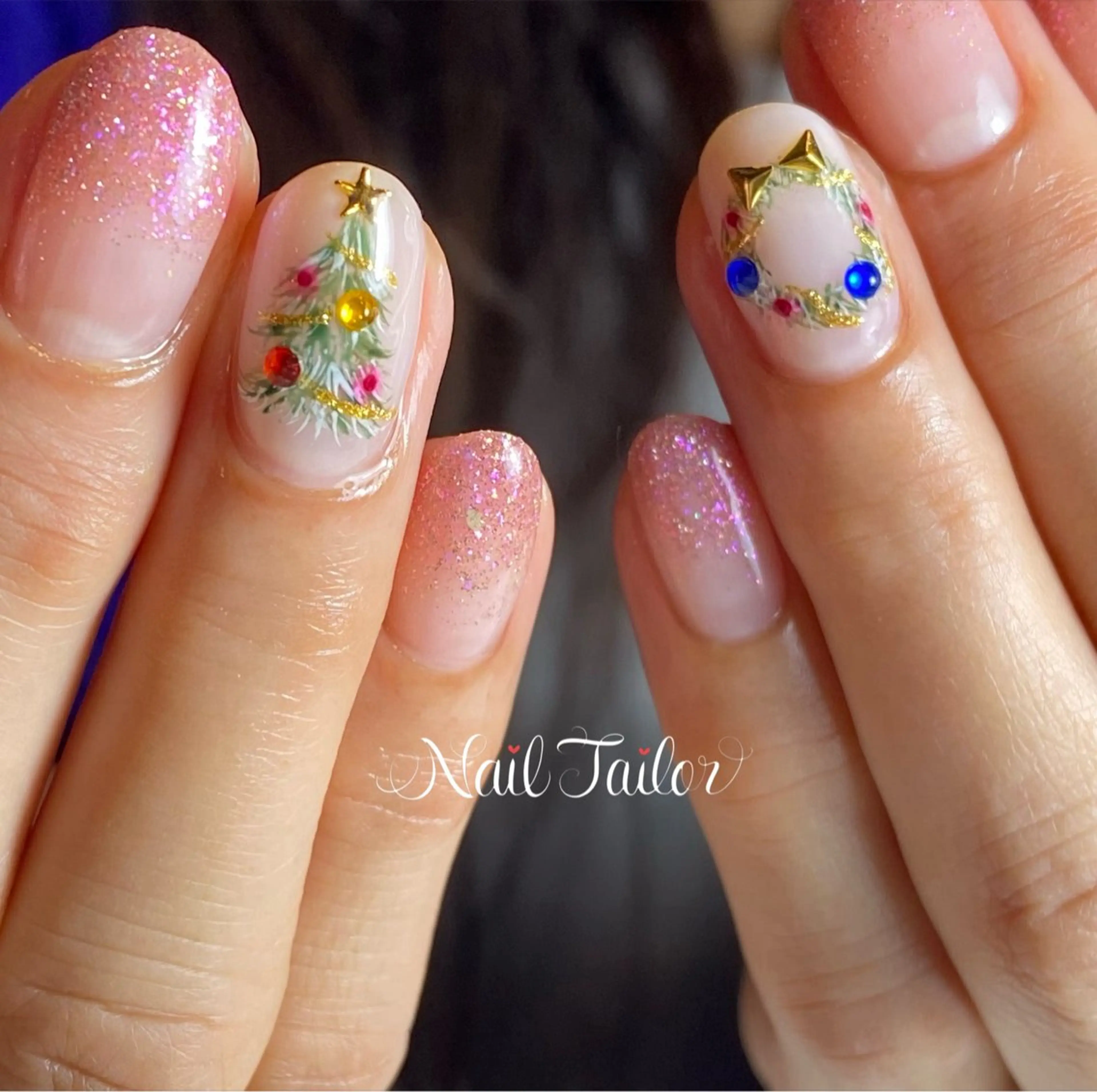 ネイル アートネイル グリーン キラキラネイル 冬ネイル クリスマス ハンドネイル NailTailor ネイルテイラーのネイルデザイン