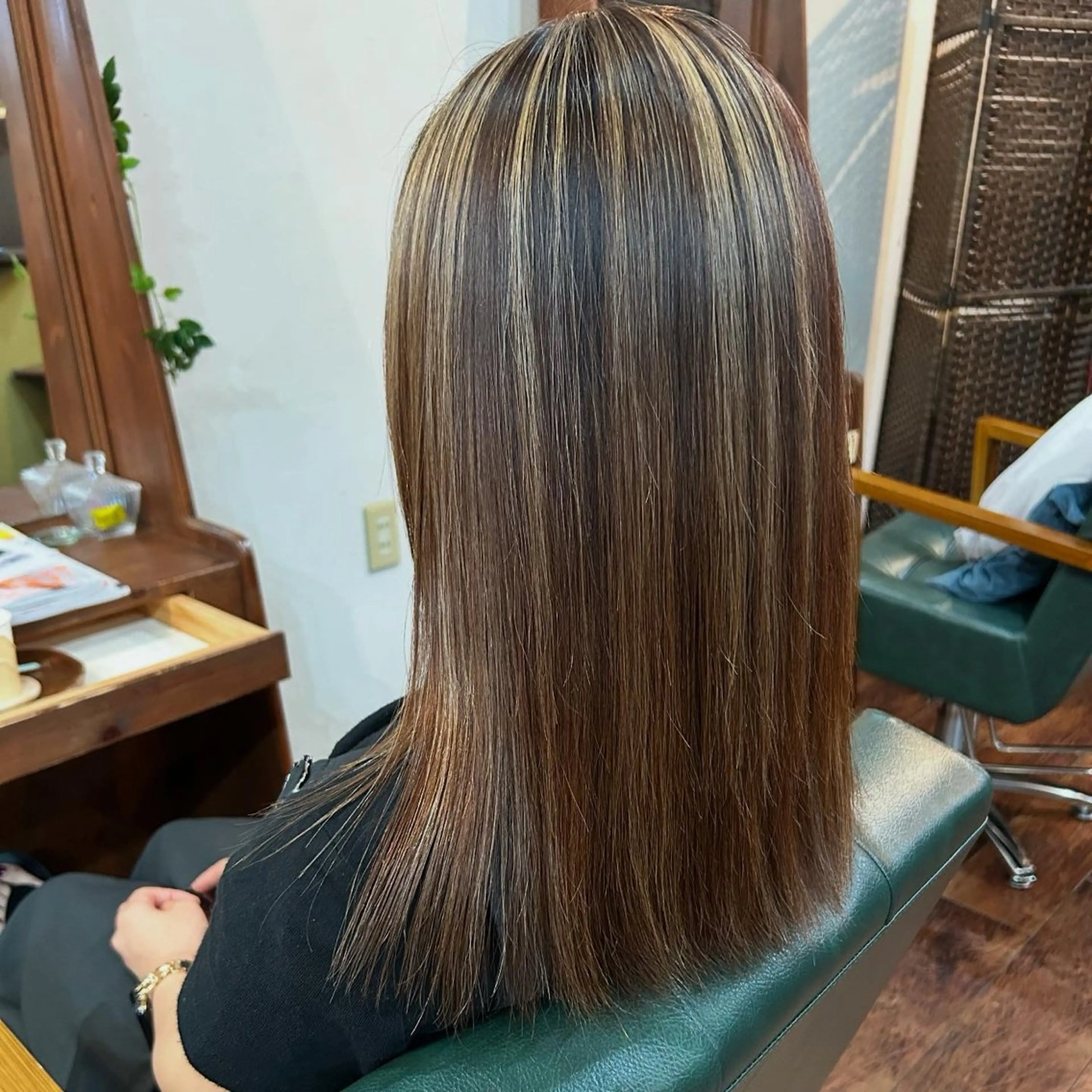 セミロング 髪質改善 トリートメント 酸熱トリートメント カット 縮毛矯正 トリートメント story 増田 わかなのヘアスタイル