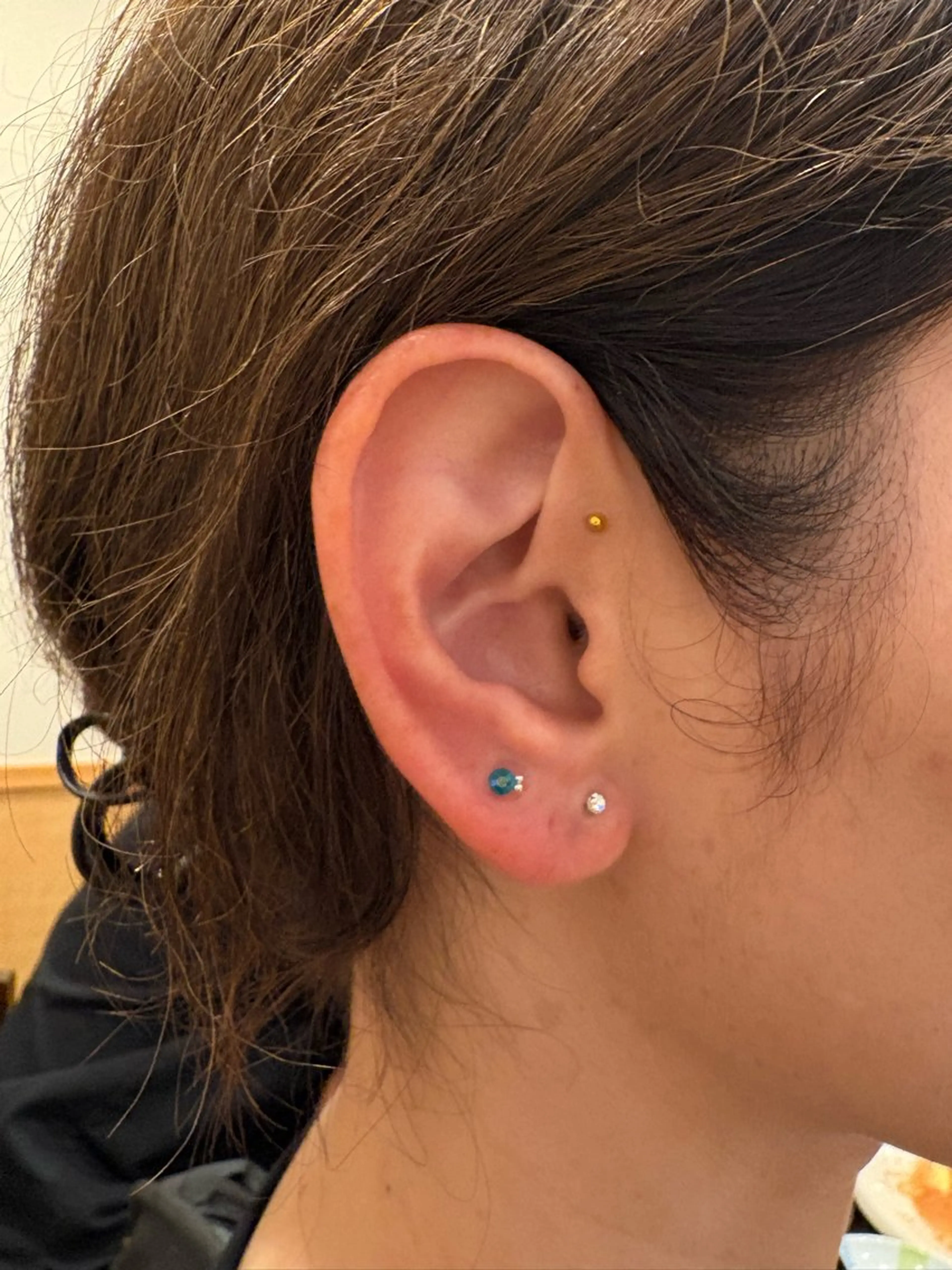 耳ツボジュエリー💎片耳3粒ずつ（計6粒）耳リフレ付きの写真