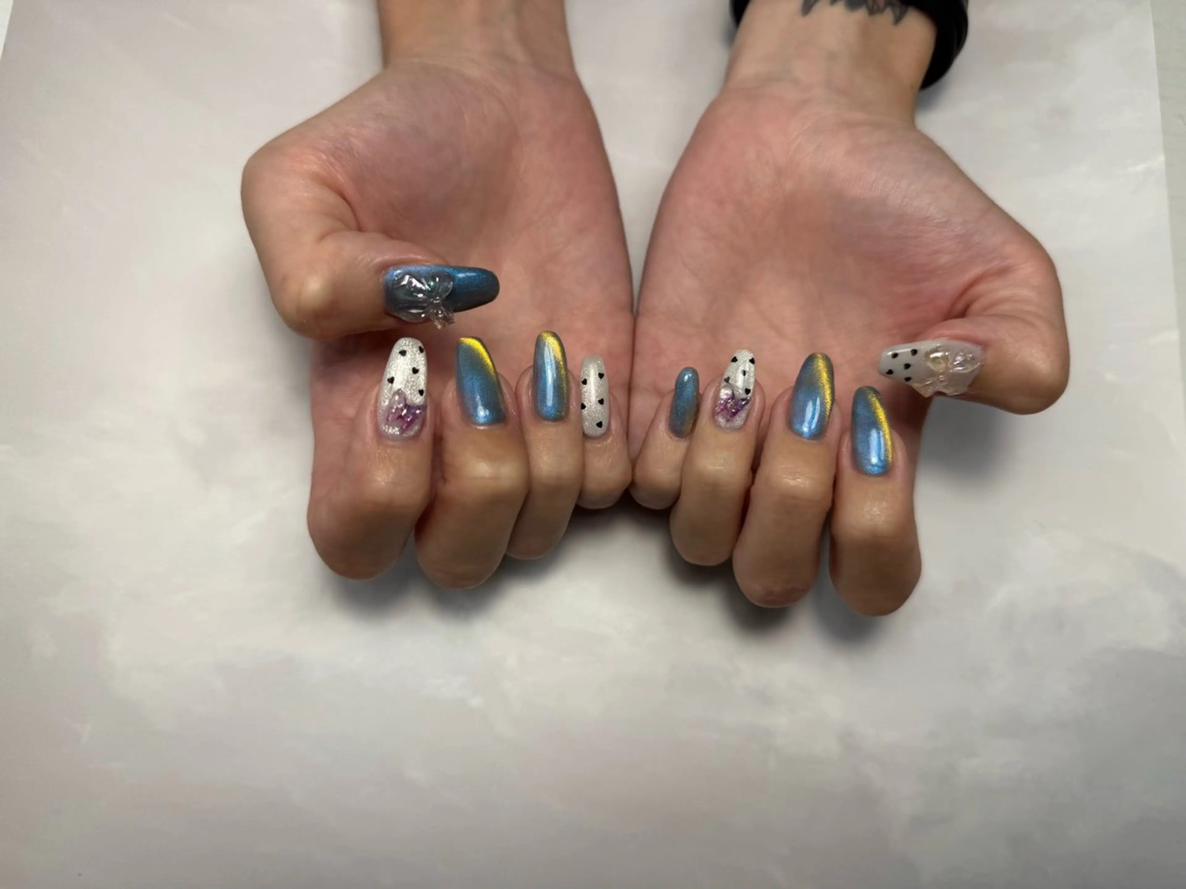 ネイル 𝘮𝘰𝘰𝘪. 𝘙𝘪𝘴𝘢𓋜のネイルデザイン