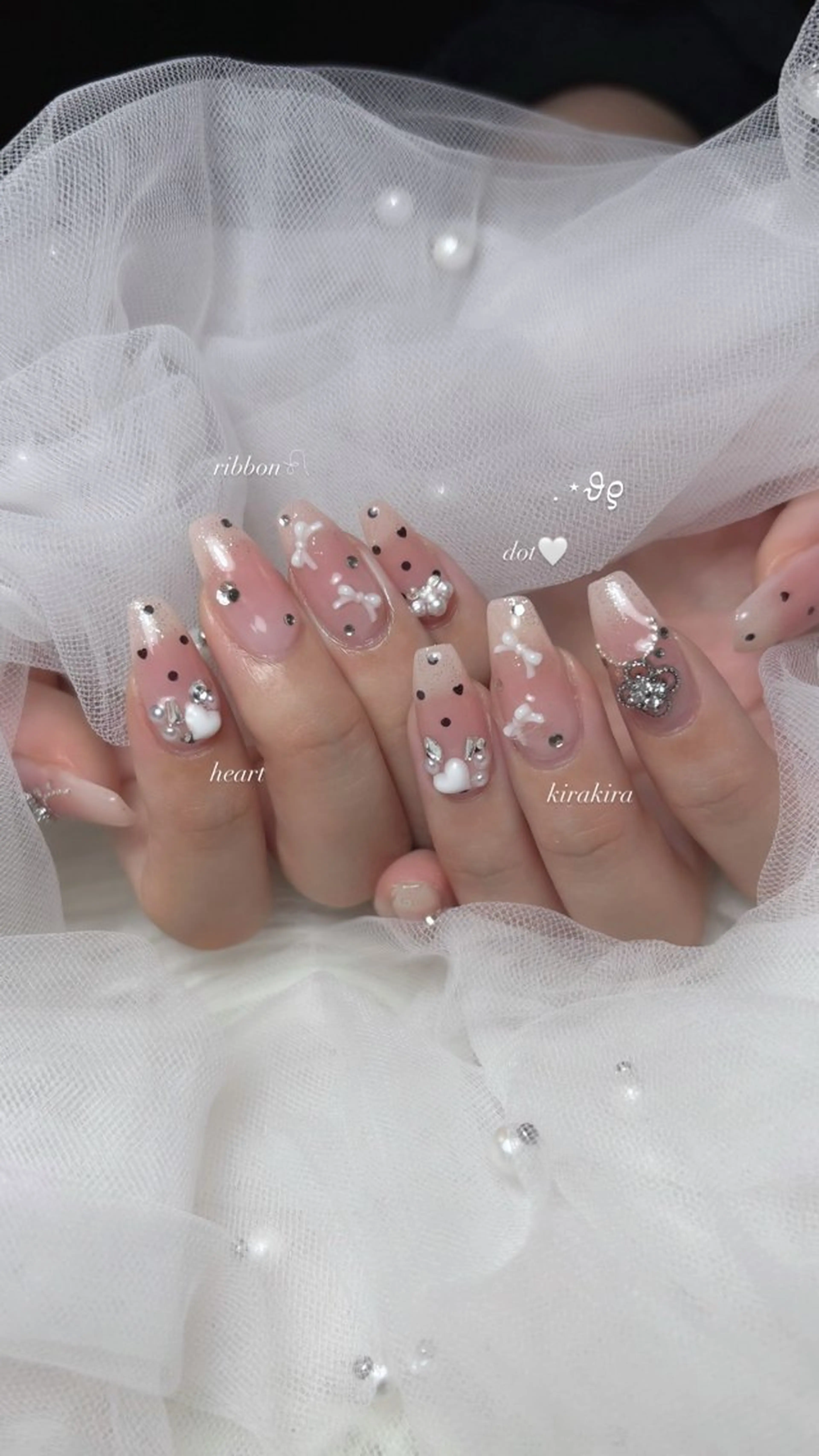 ネイル ハンドネイル 𝑬𝑹𝑰𝑲𝑨 𓂃🎀𓈒𓏸のネイルデザイン