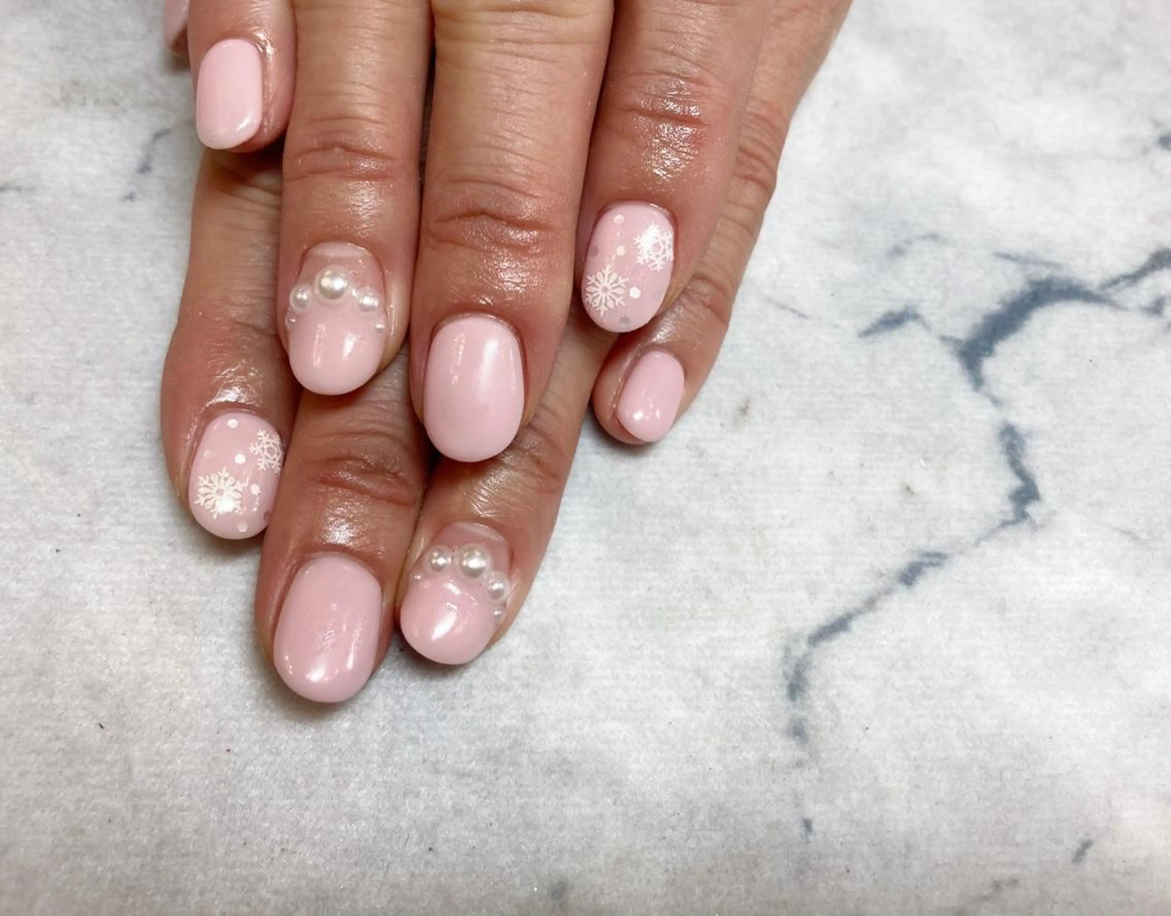 ネイル ネイルリボン 受付スタッフのネイルデザイン